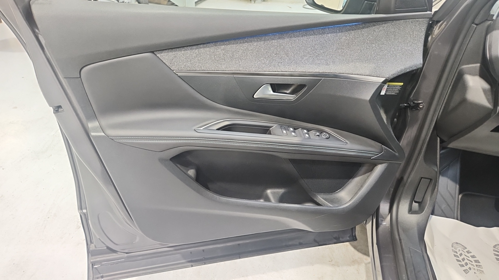 PEUGEOT 3008 Hybrid 136 e-DCS6 Allure Pack - 5P