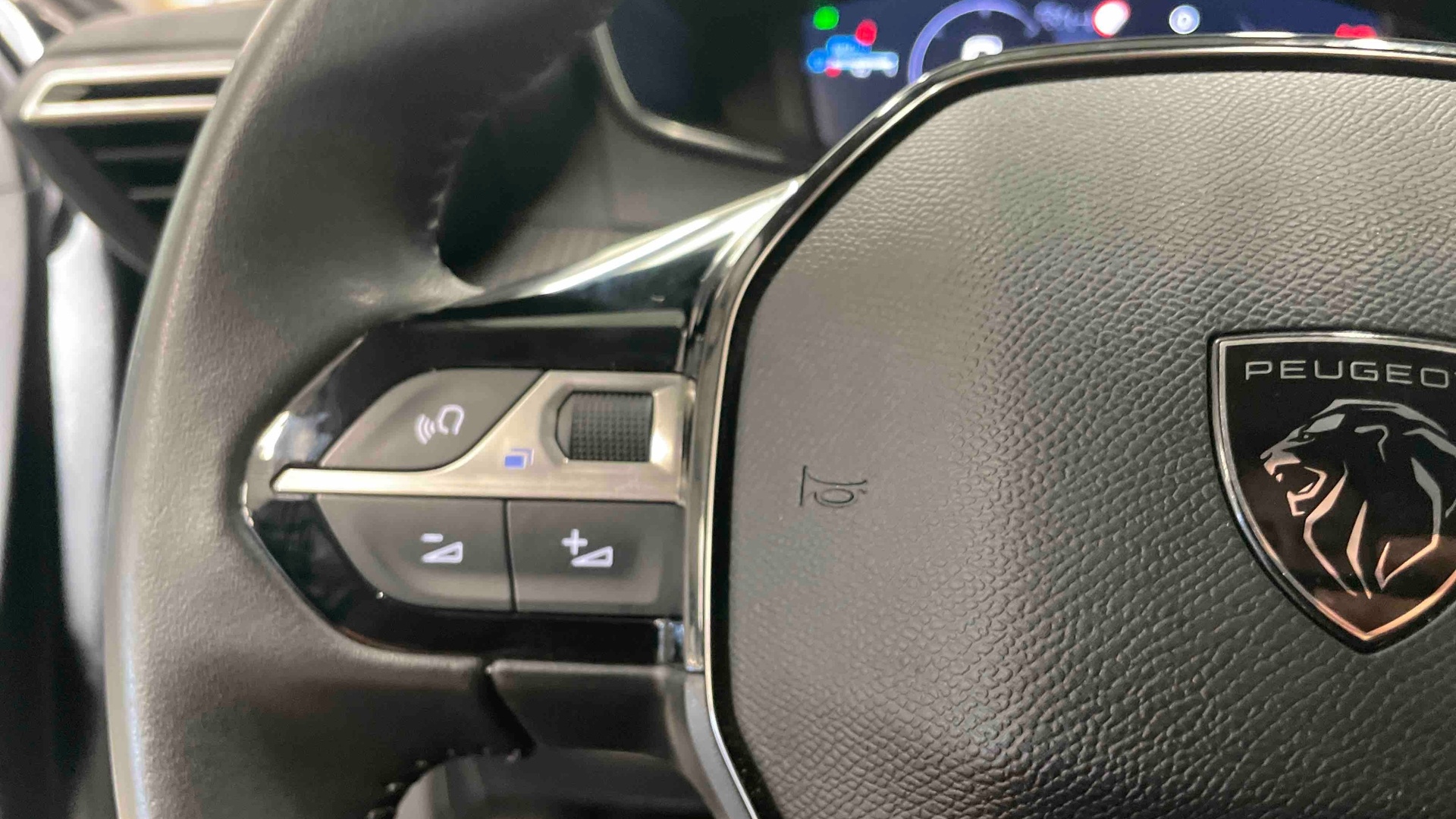 PEUGEOT 208 PureTech 100 S&S BVM6 Allure