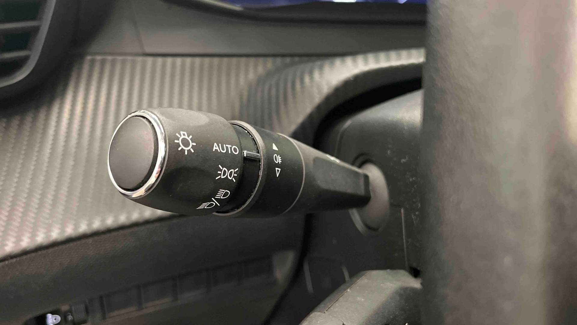 PEUGEOT 208 PureTech 100 S&S BVM6 Allure