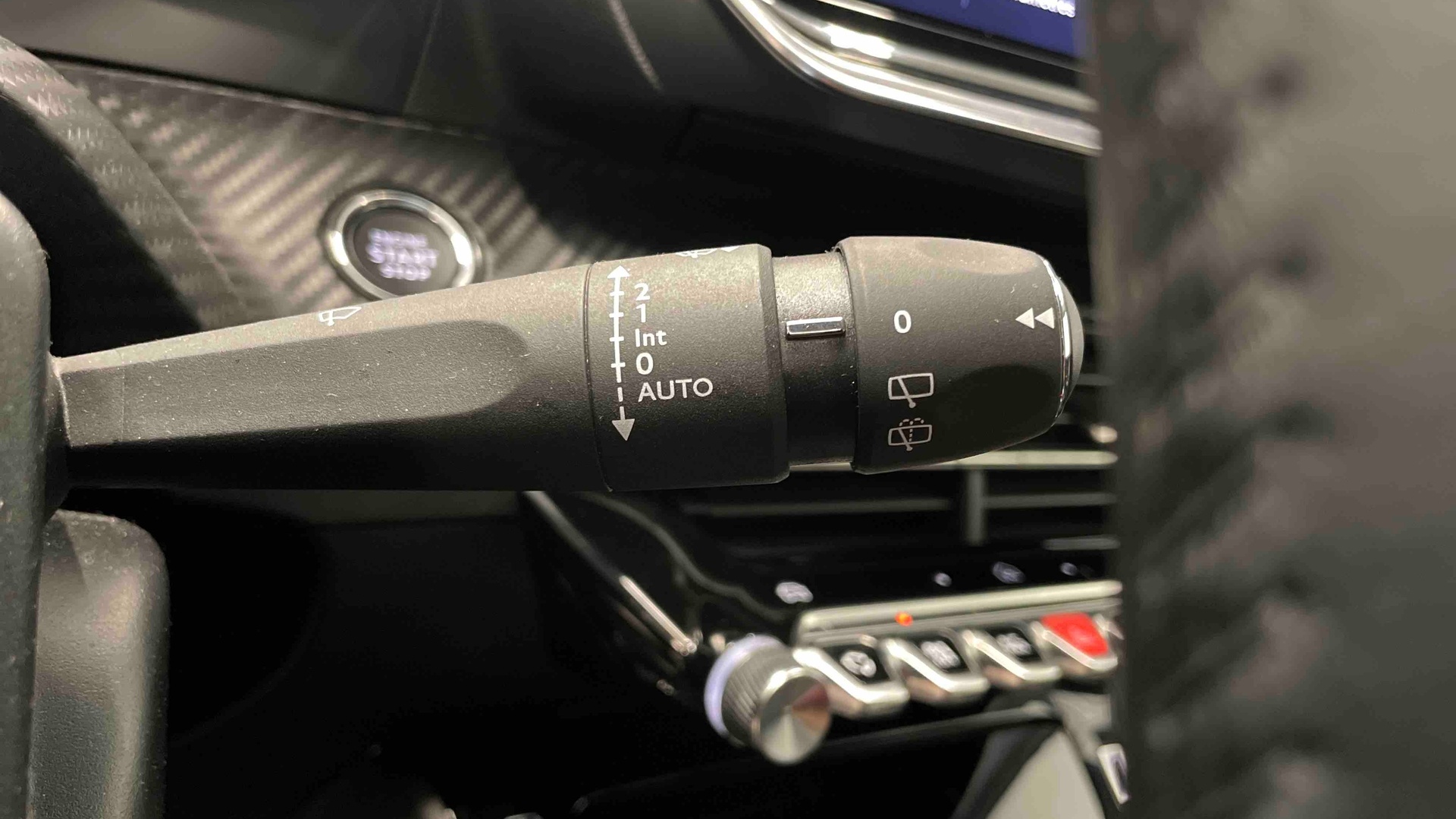 PEUGEOT 208 PureTech 100 S&S BVM6 Allure
