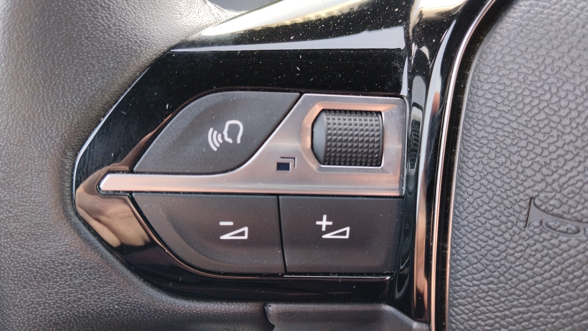 PEUGEOT 2008 ALLURE PURETECH 100 S&S BVM6