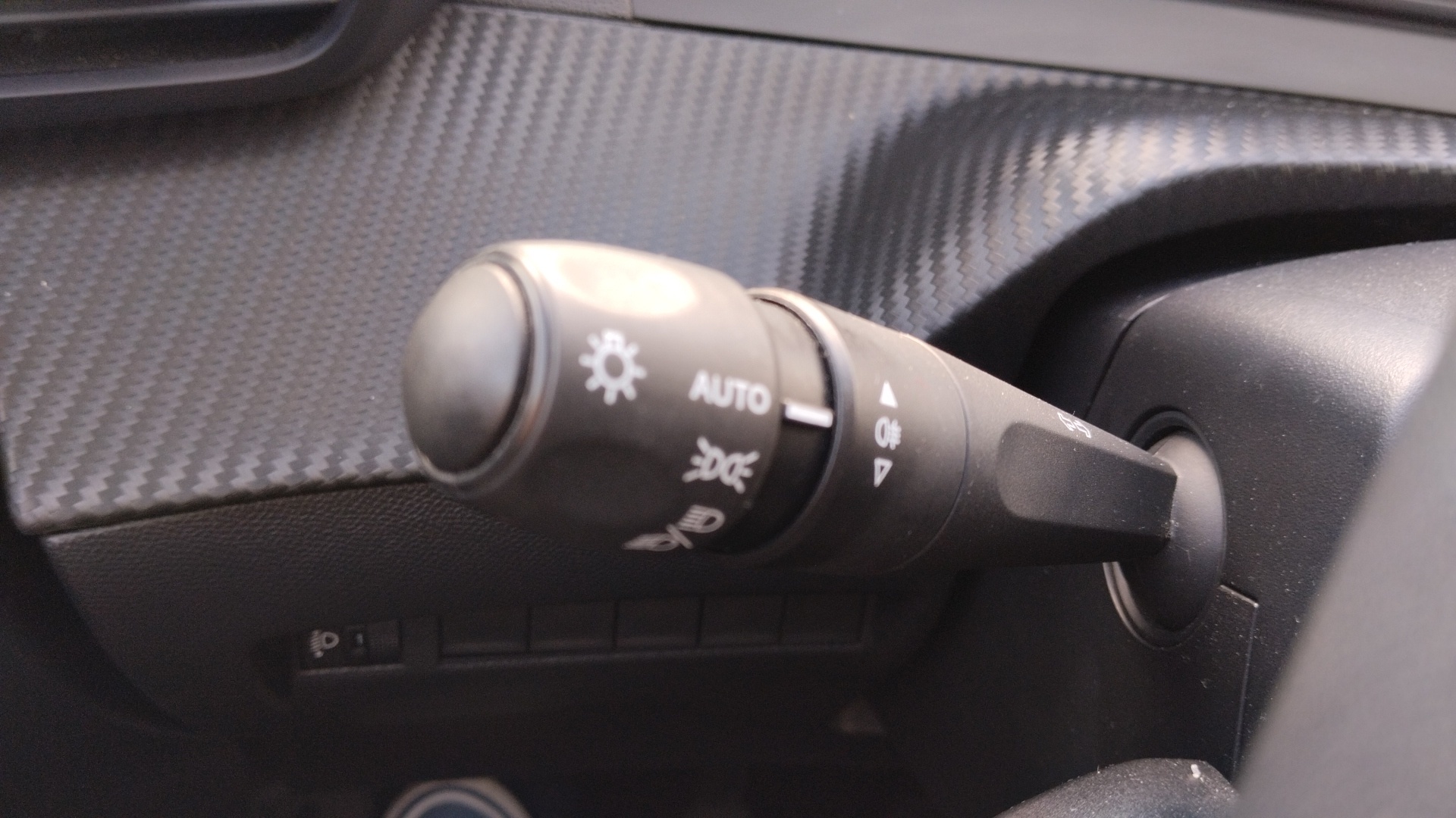 PEUGEOT 208 ALL PT100 BVM