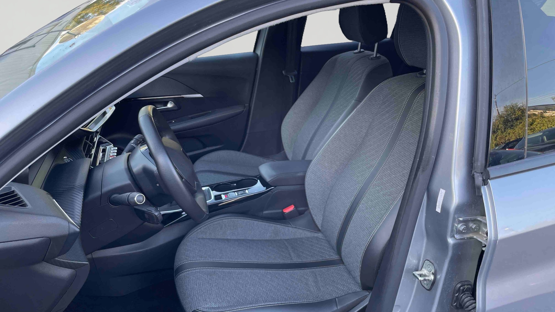 PEUGEOT 208 PureTech 100 S&S BVM6 Allure