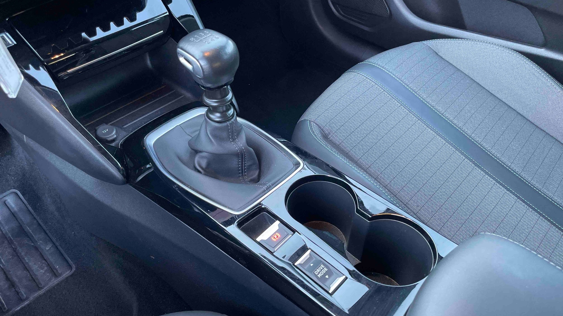 PEUGEOT 208 PureTech 100 S&S BVM6 Allure
