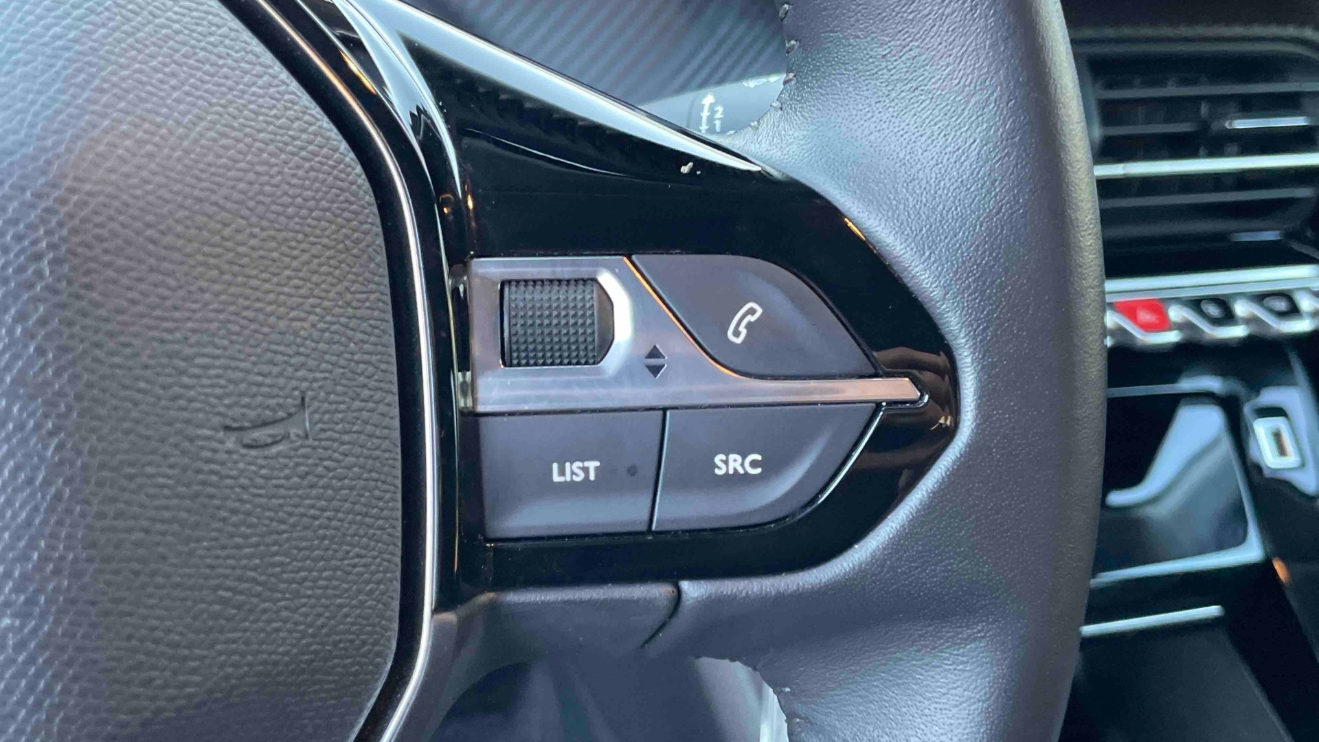 PEUGEOT 208 PureTech 100 S&S BVM6 Allure