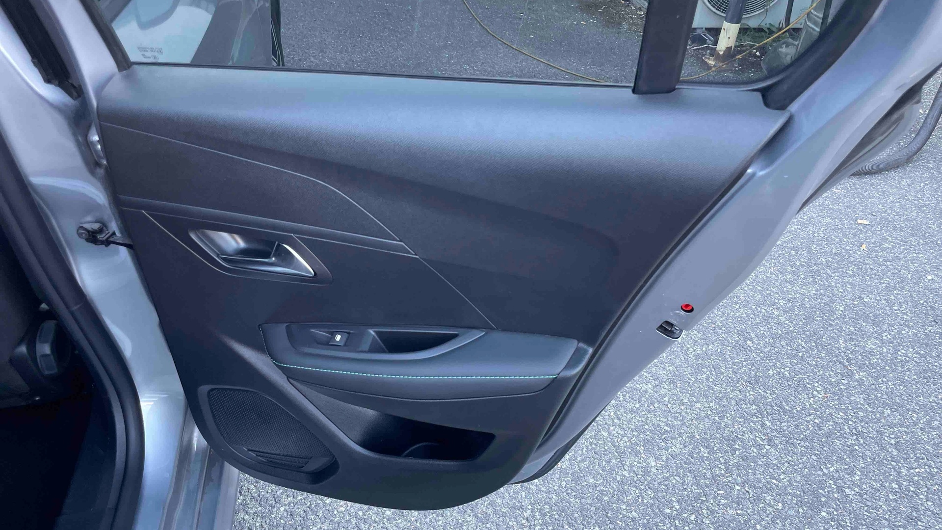 PEUGEOT 208 PureTech 100 S&S BVM6 Allure