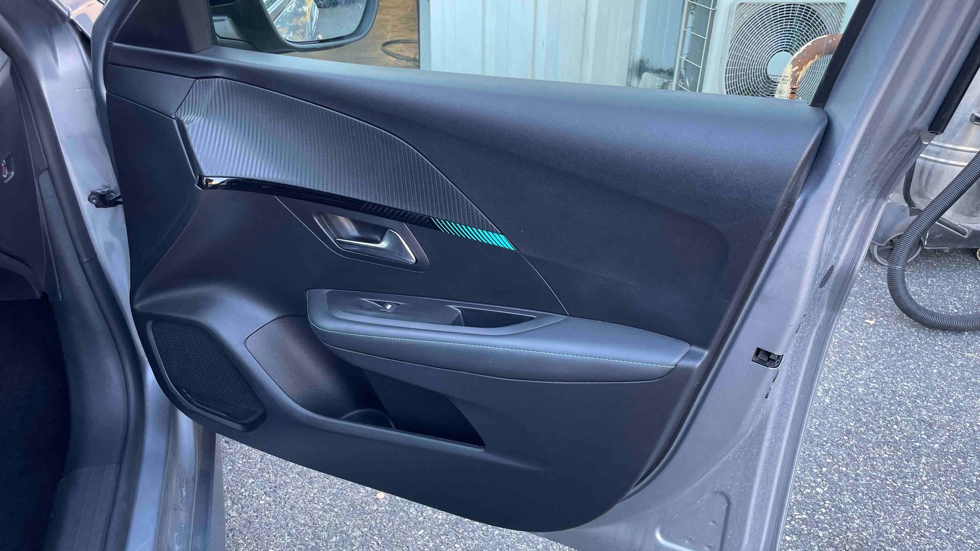 PEUGEOT 208 PureTech 100 S&S BVM6 Allure