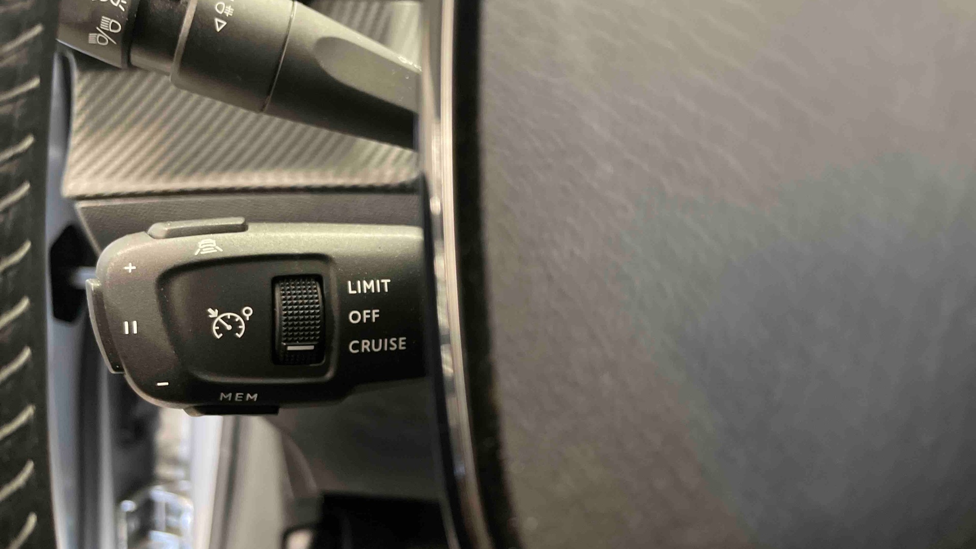 PEUGEOT 208 PureTech 100 S&S BVM6 Allure