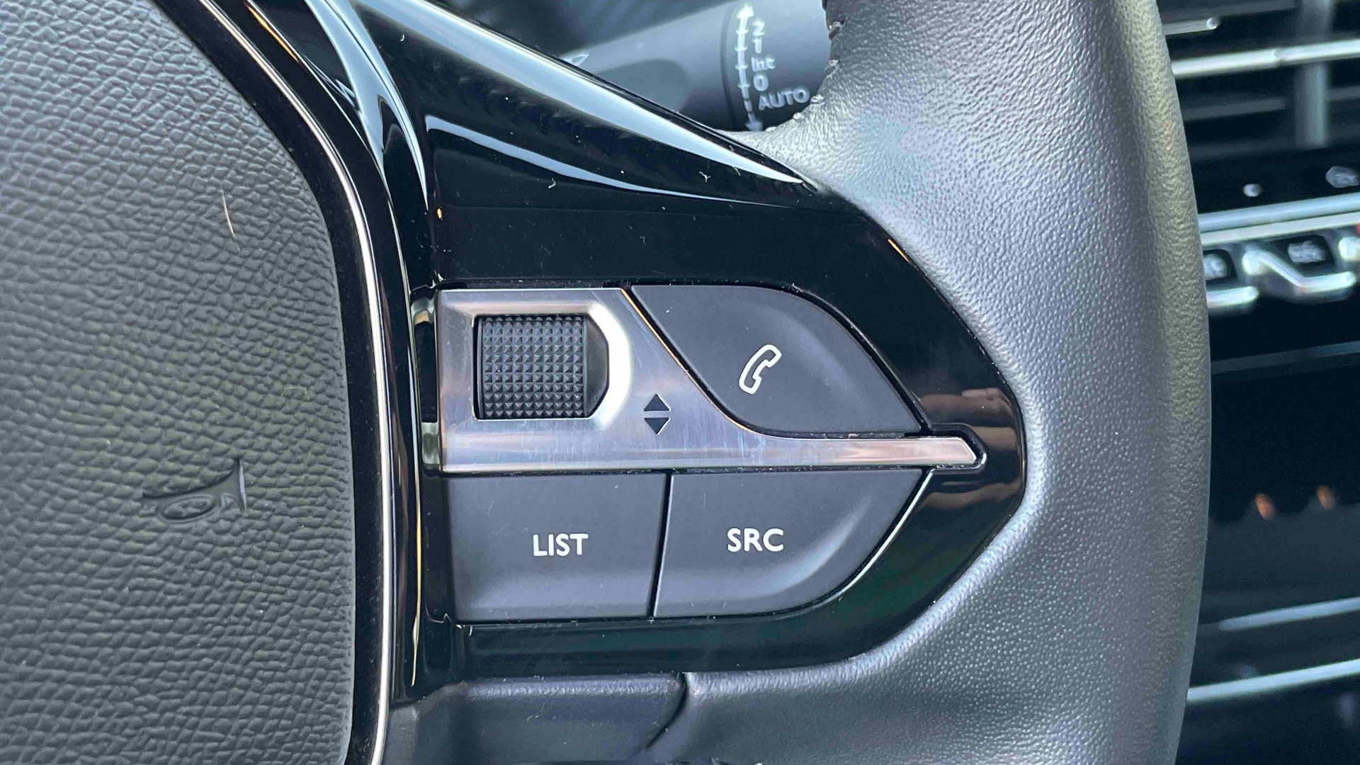 PEUGEOT 208 PureTech 100 S&S BVM6 Allure
