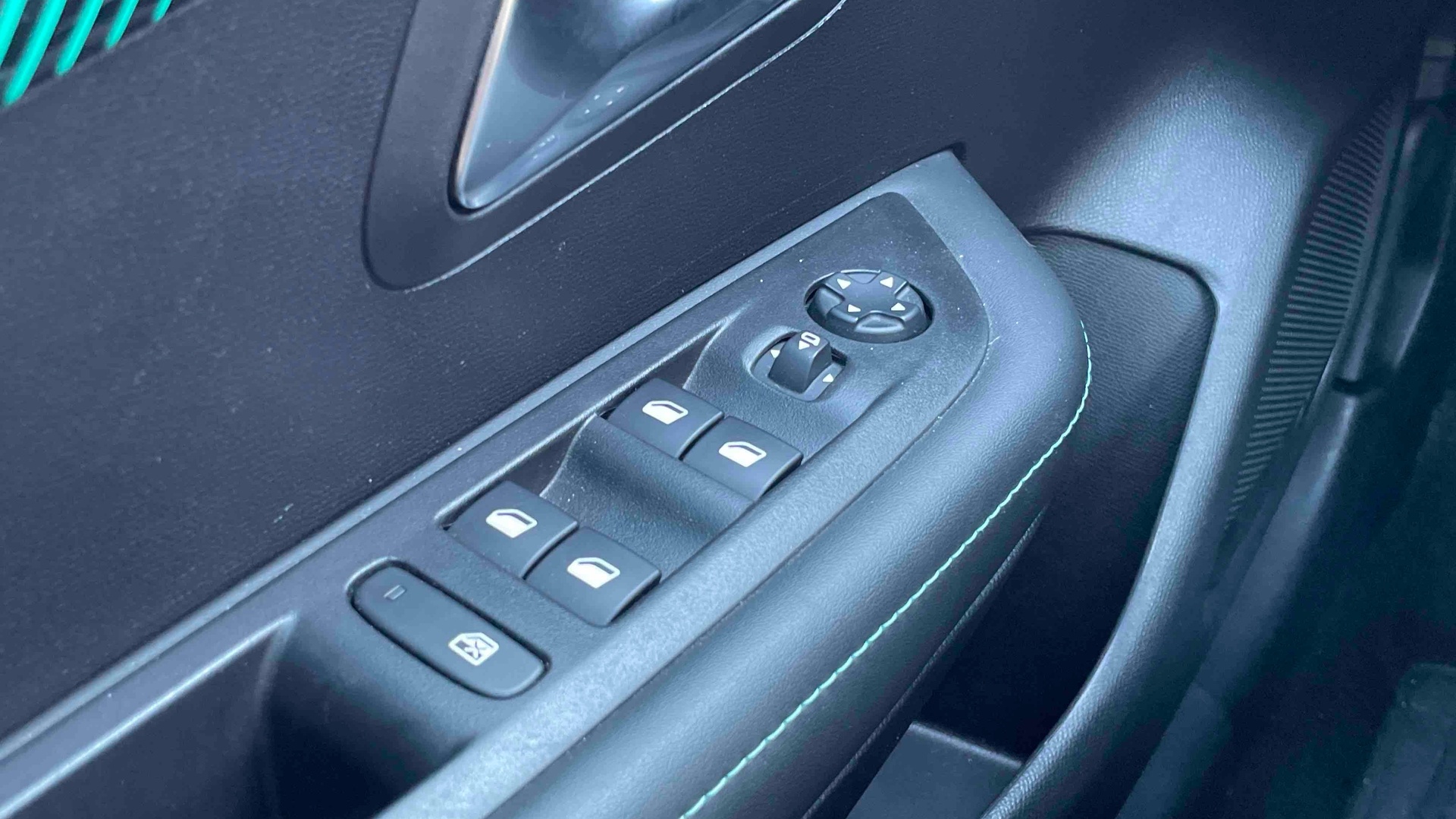 PEUGEOT 208 PureTech 100 S&S BVM6 Allure