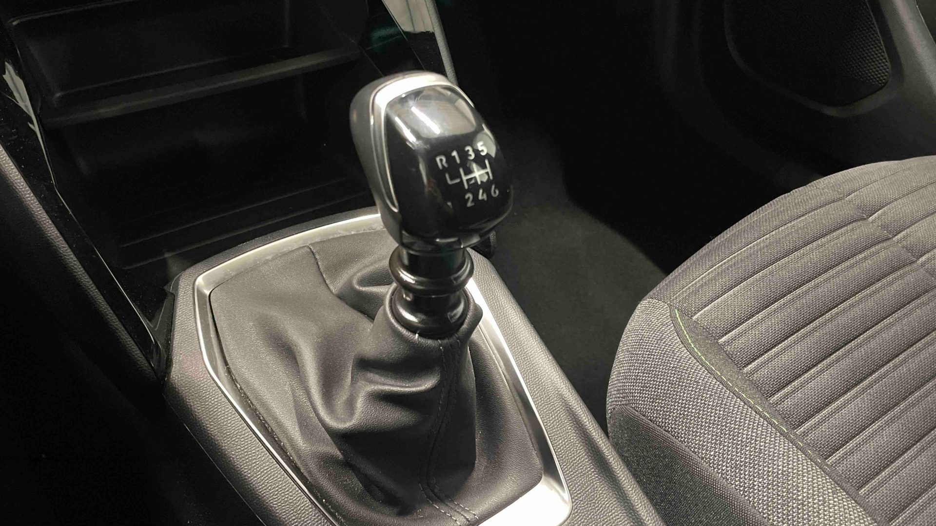 PEUGEOT 2008 PureTech 100 S&S BVM6 Active