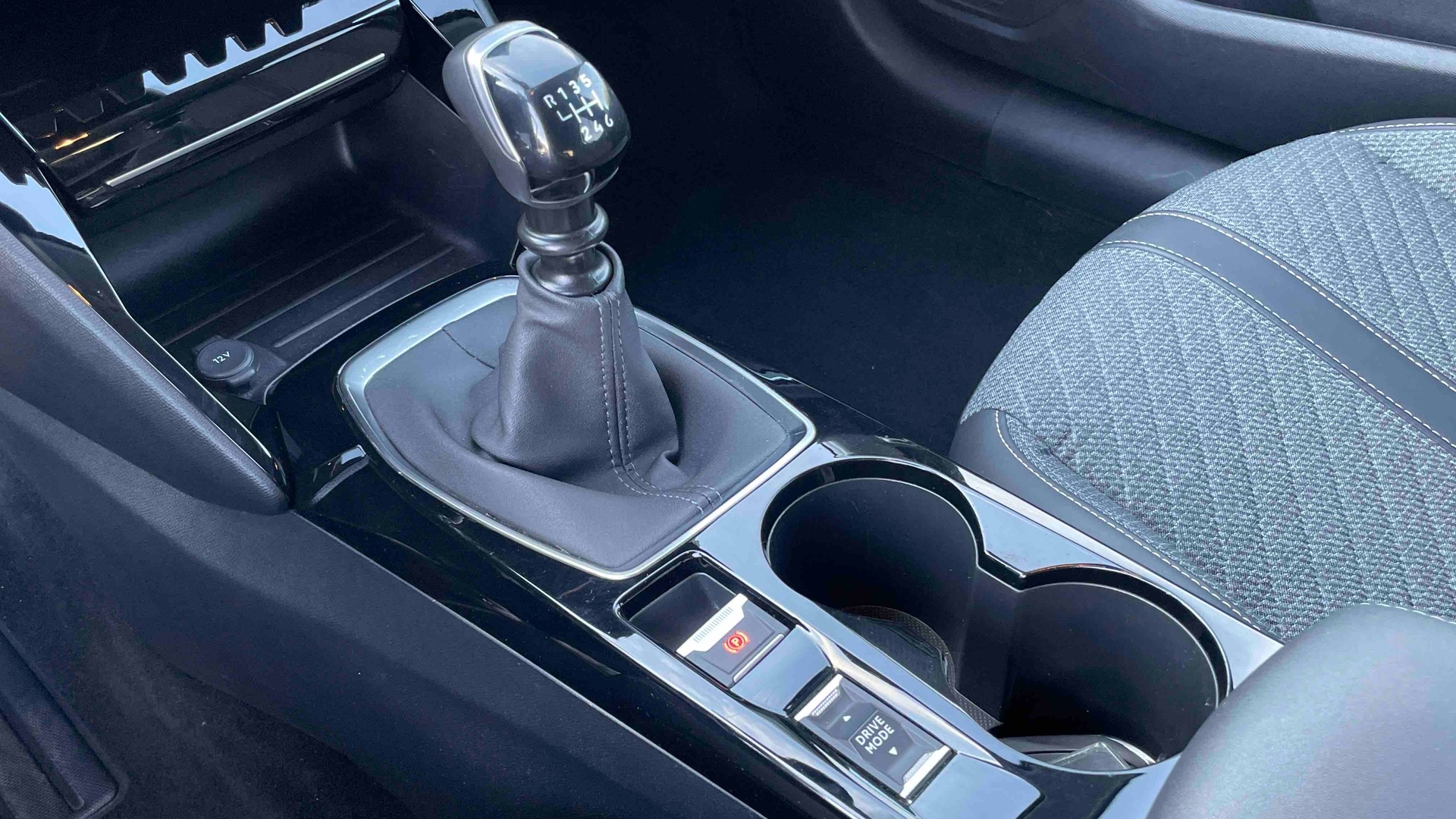 PEUGEOT 208 PureTech 100 S&S BVM6 Allure