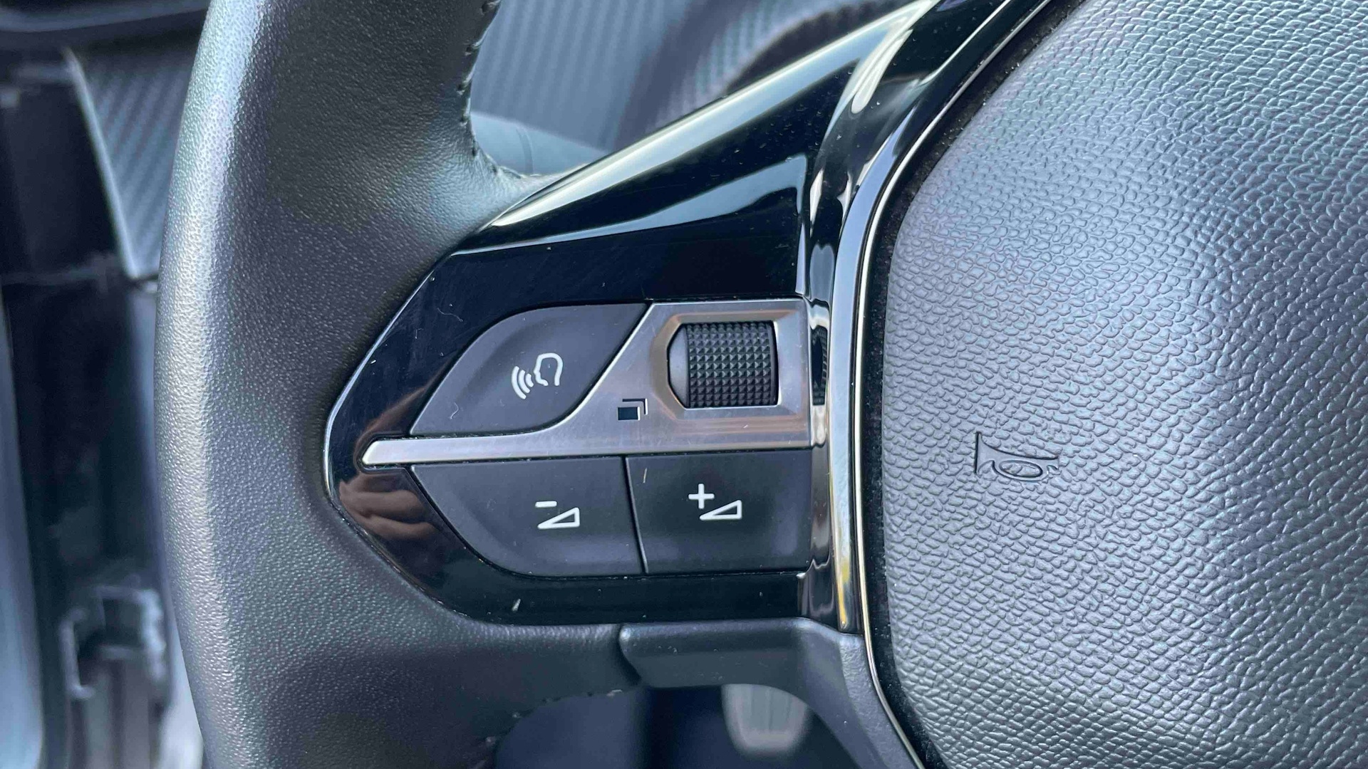 PEUGEOT 208 PureTech 100 S&S BVM6 Allure