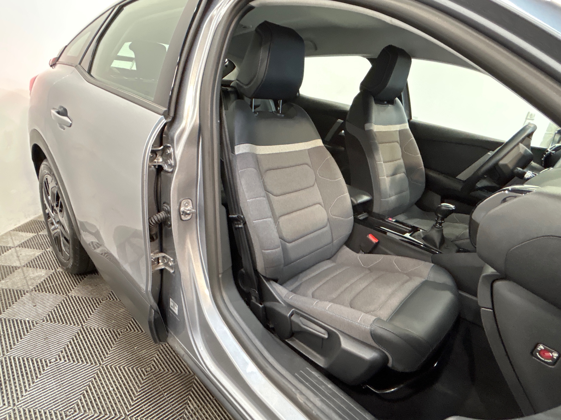 CITROEN C4 PureTech 130 BVM6 Plus