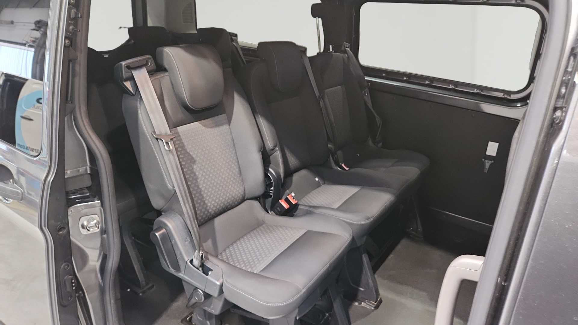 FORD TRANSIT CUSTOM KOMBI 320 L2H1 2.0 EcoBlue 130 mHEV Trend Business - 4P