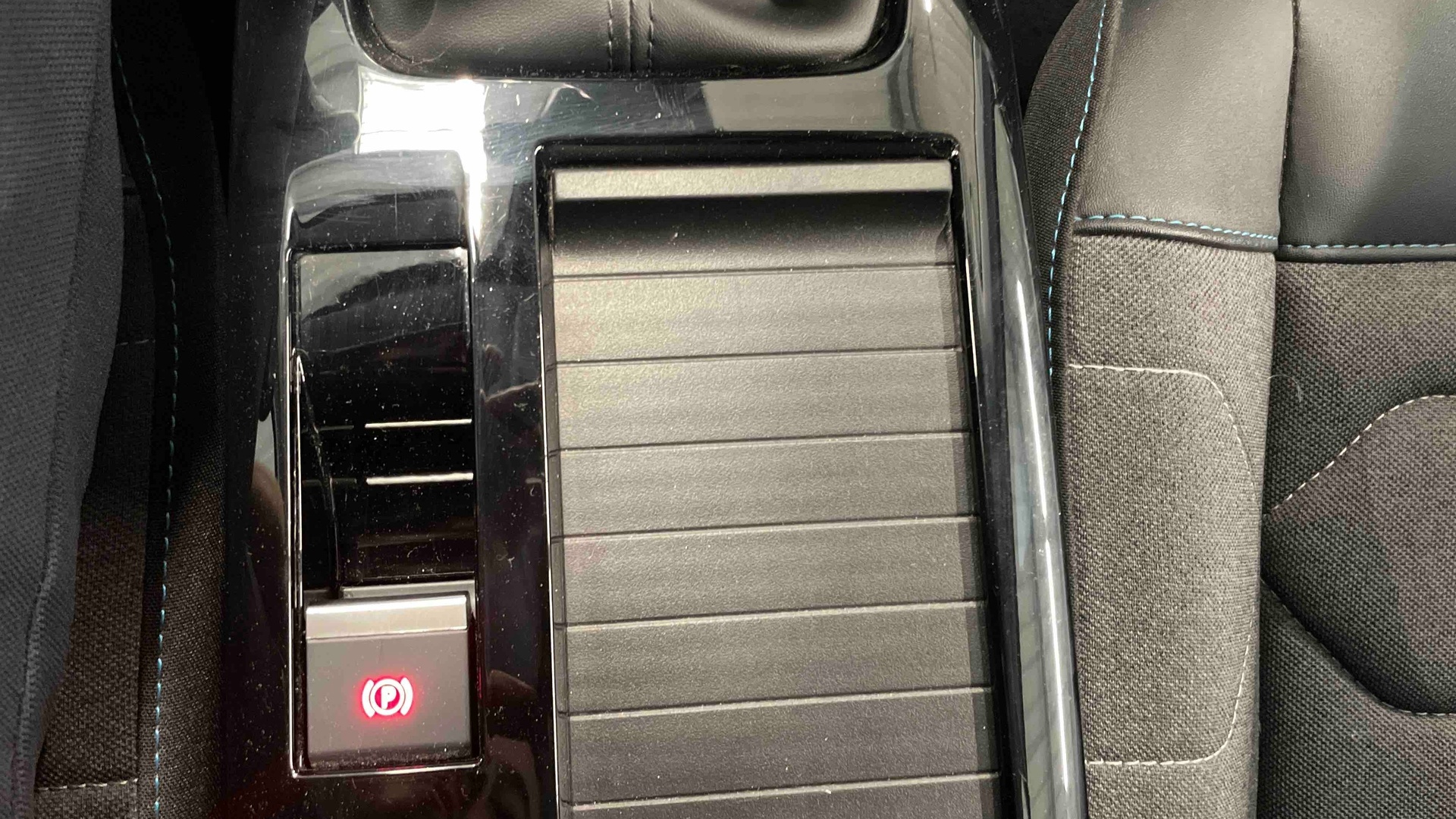 CITROEN C4 PureTech 130 BVM6 Plus