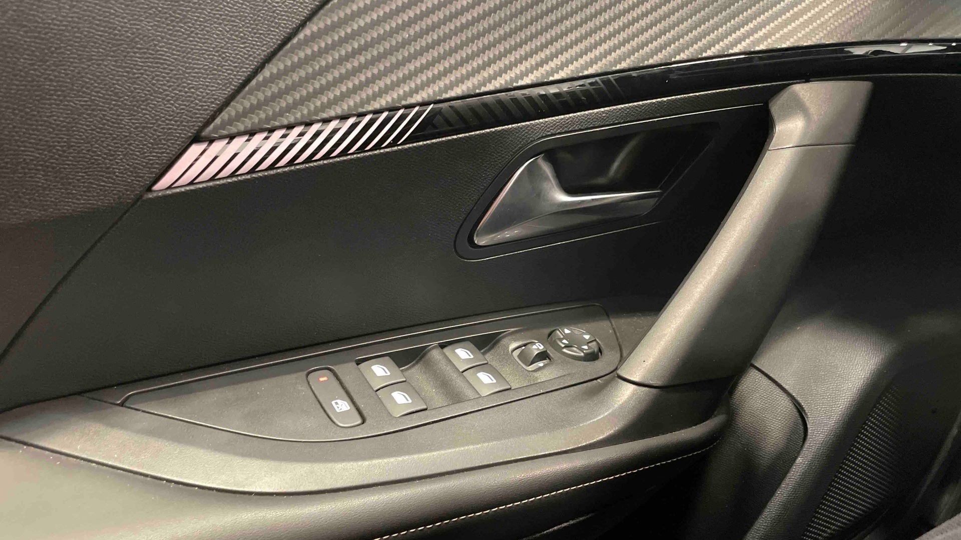 PEUGEOT 2008 PureTech 100 S&S BVM6 Allure