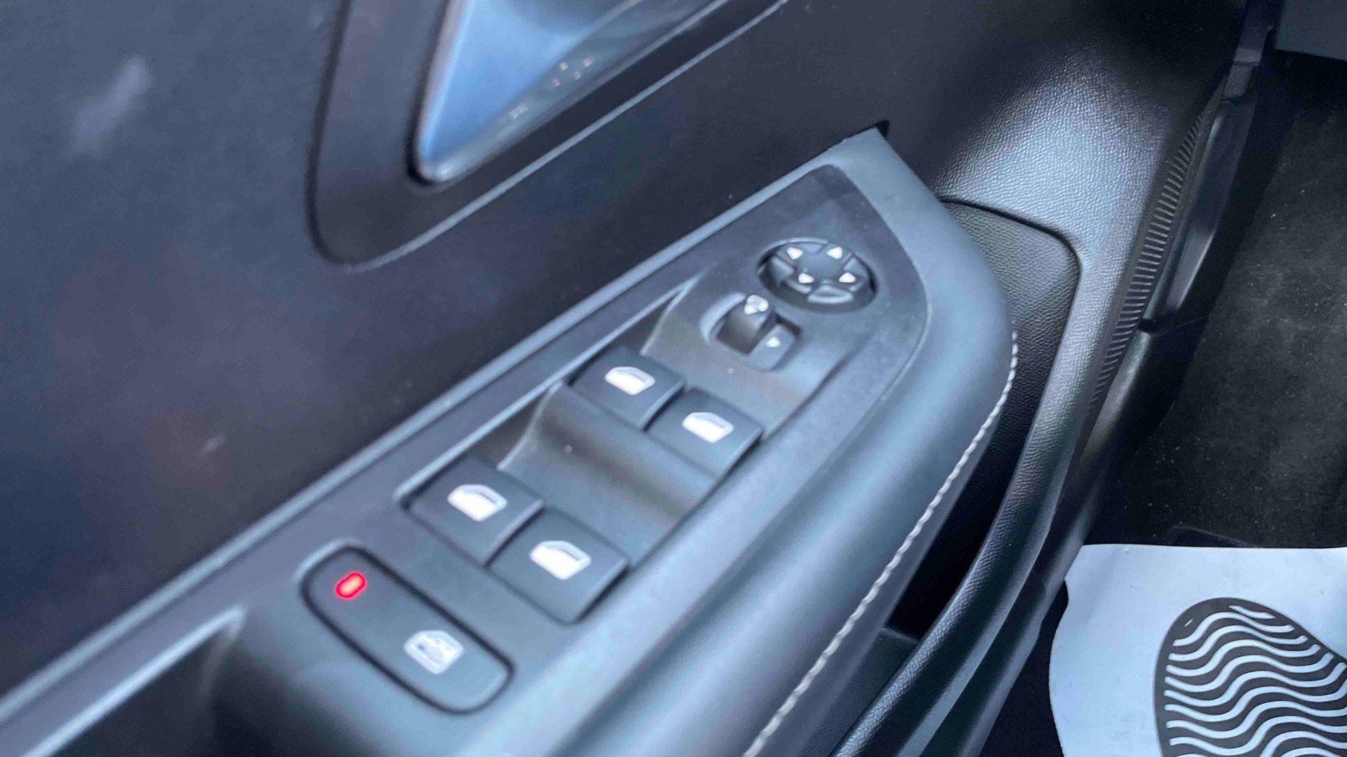 PEUGEOT 208 PureTech 100 S&S BVM6 Allure