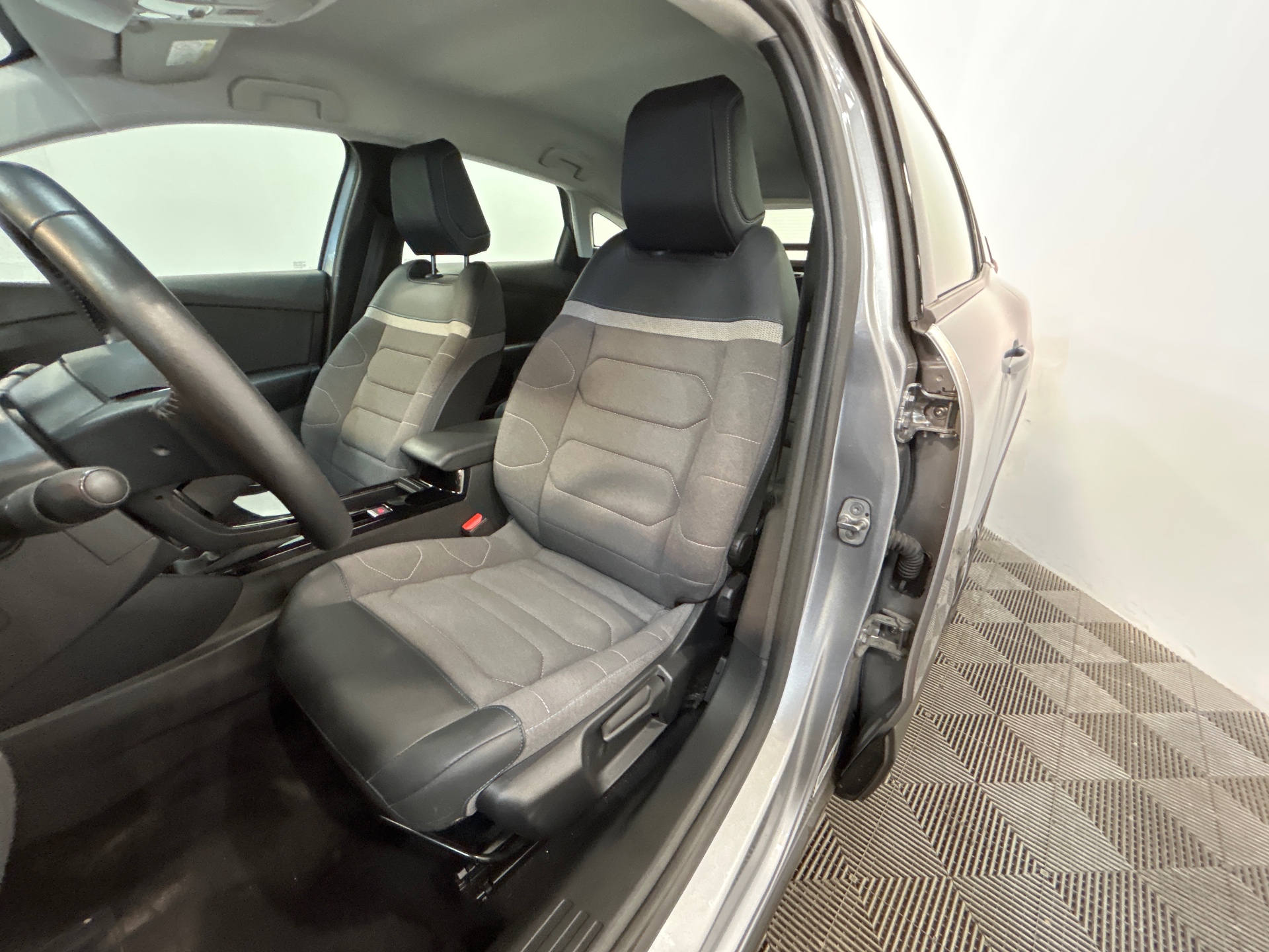 CITROEN C4 PureTech 130 BVM6 Plus
