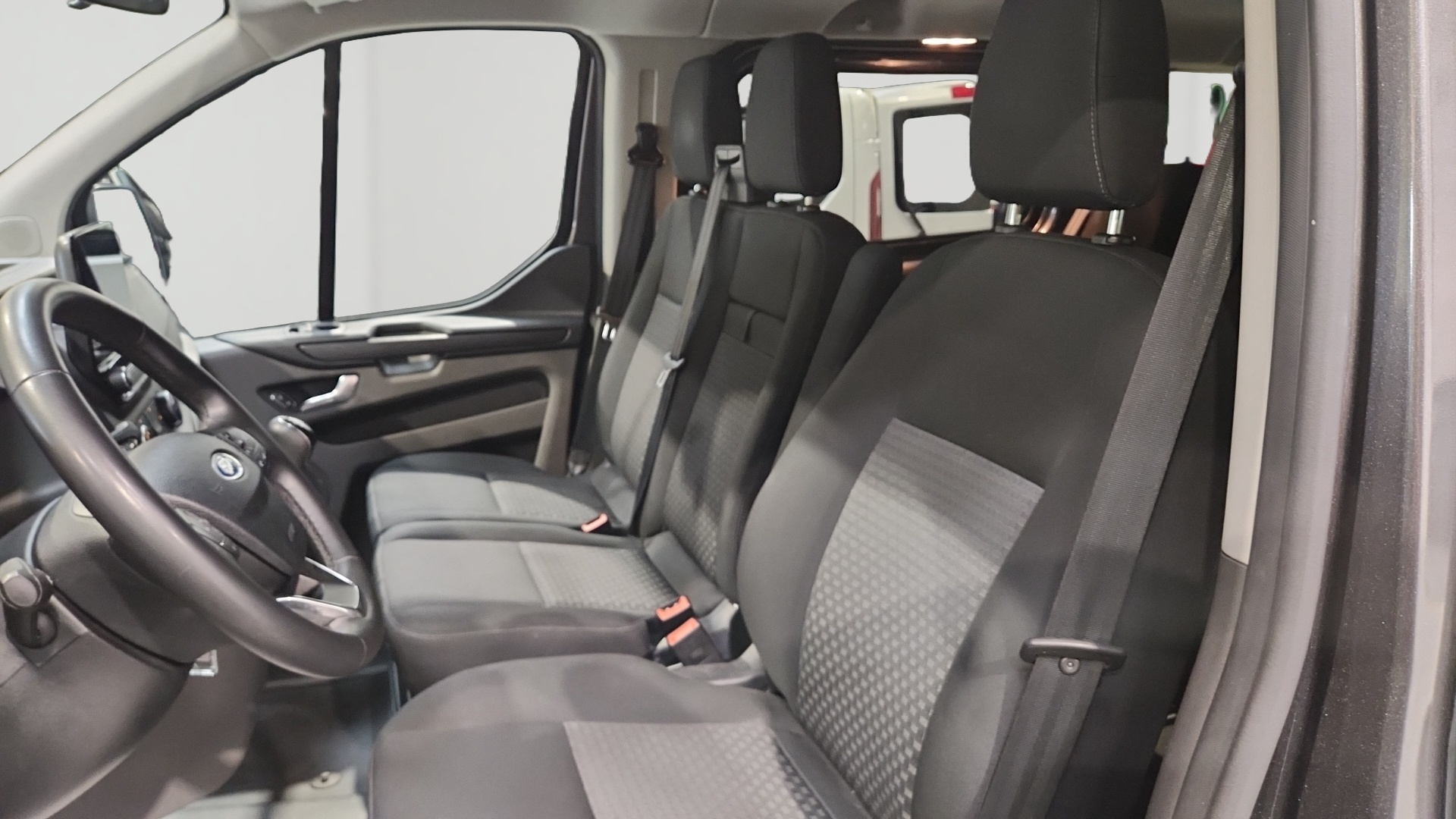 FORD TRANSIT CUSTOM KOMBI 320 L2H1 2.0 EcoBlue 130 mHEV Trend Business - 4P