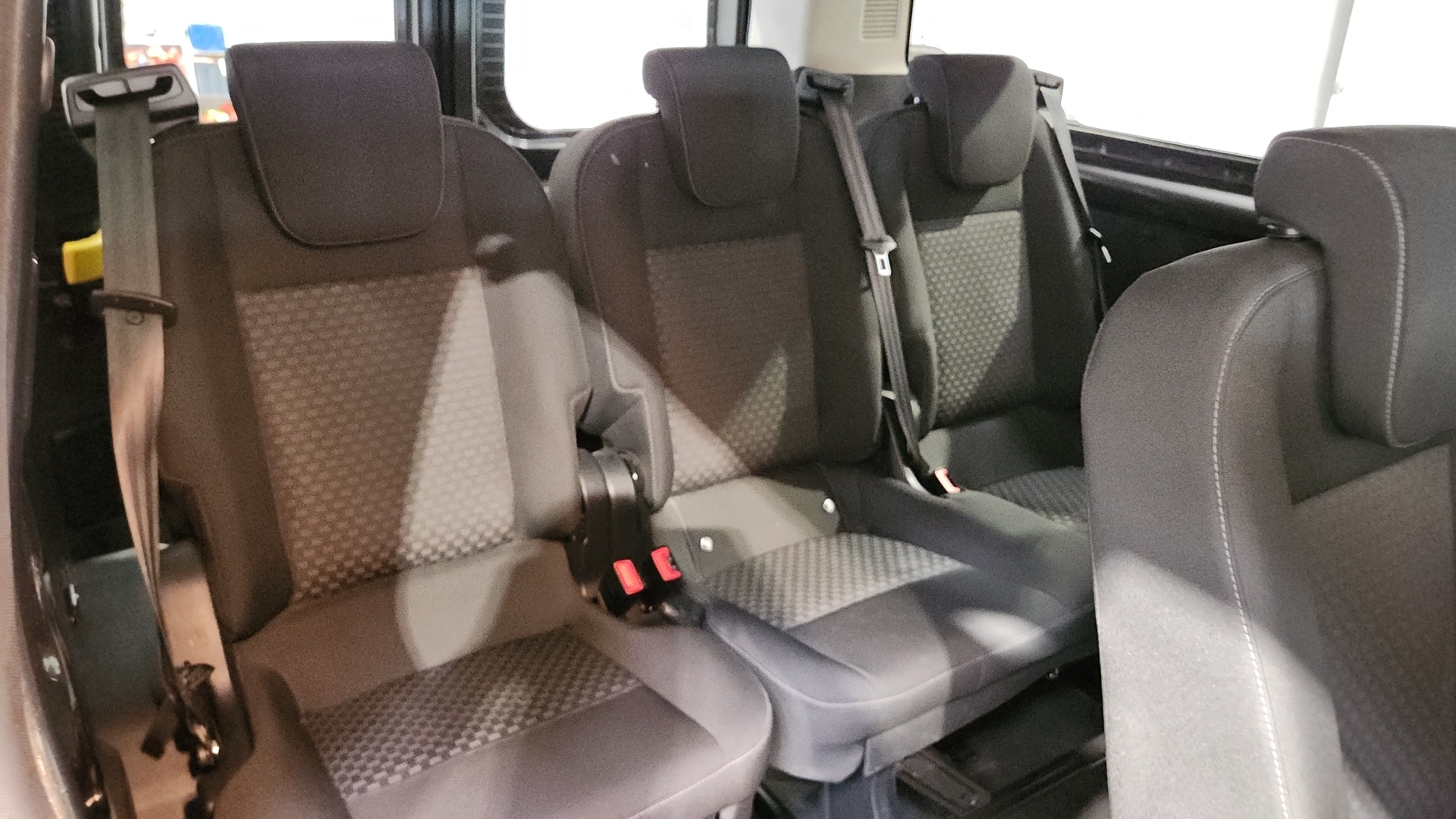 FORD TRANSIT CUSTOM KOMBI 320 L2H1 2.0 EcoBlue 130 mHEV Trend Business - 4P