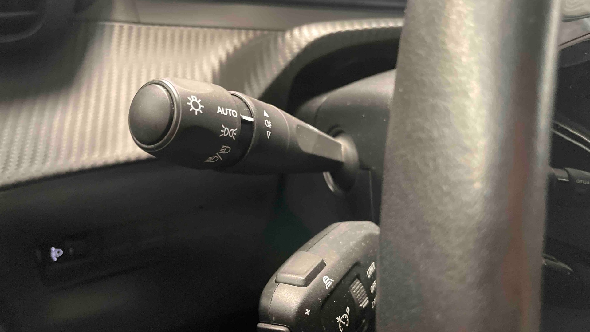 PEUGEOT 2008 PureTech 100 S&S BVM6 Allure