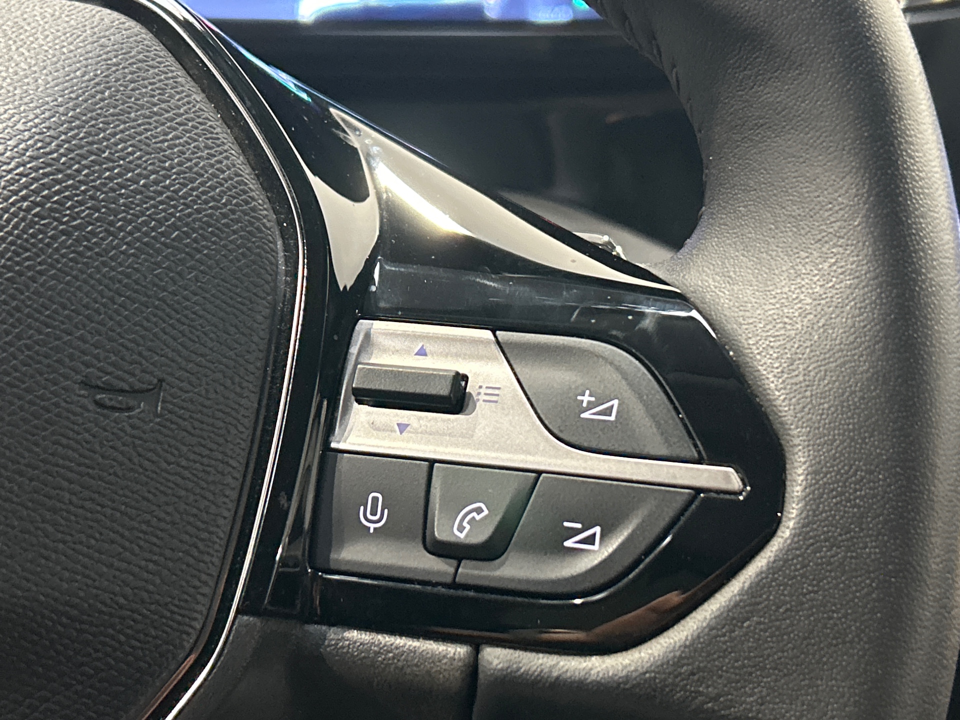 PEUGEOT 408 ALLURE PURETECH 130 S&S EAT8