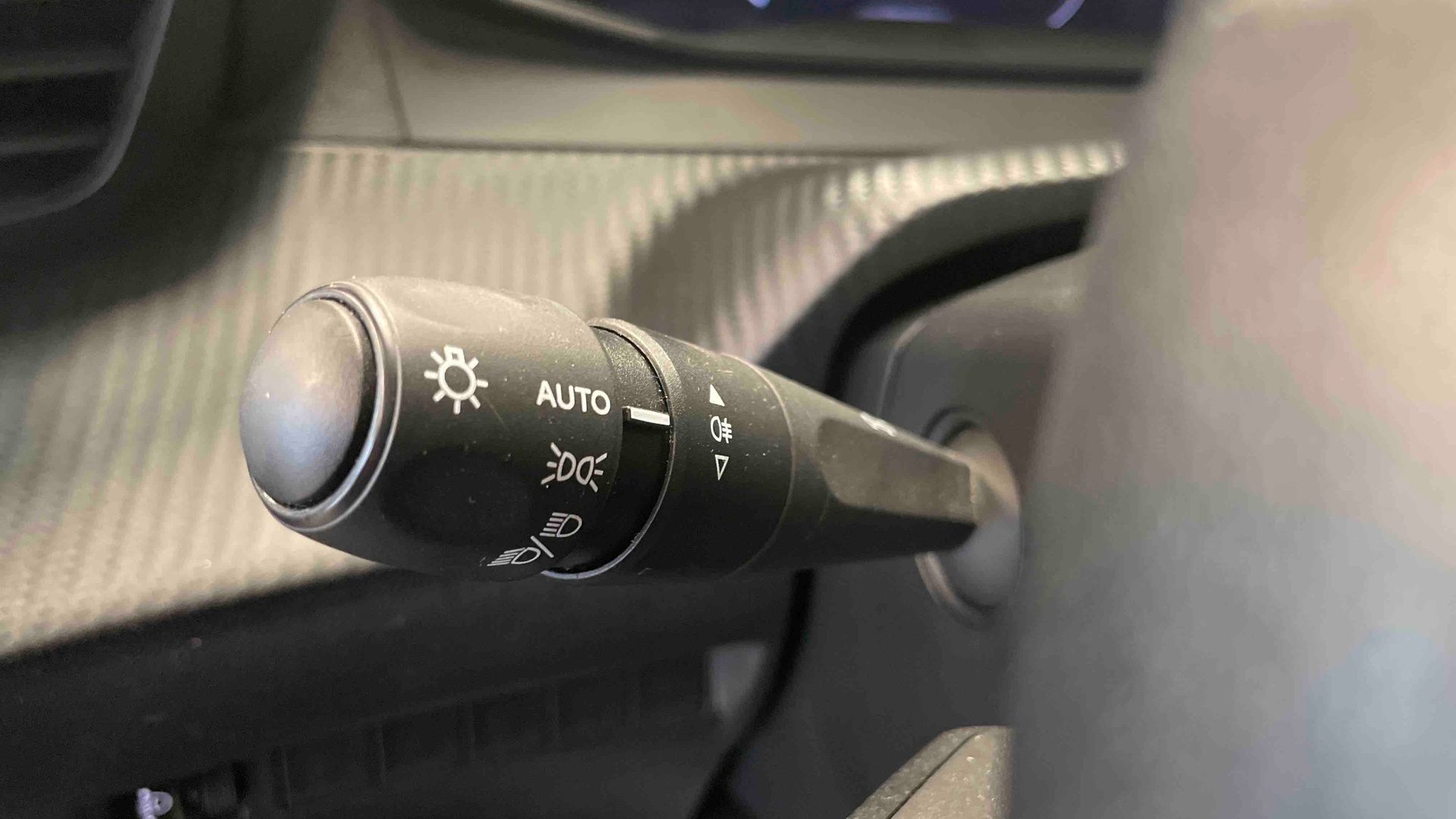 PEUGEOT 2008 PureTech 100 S&S BVM6 Allure