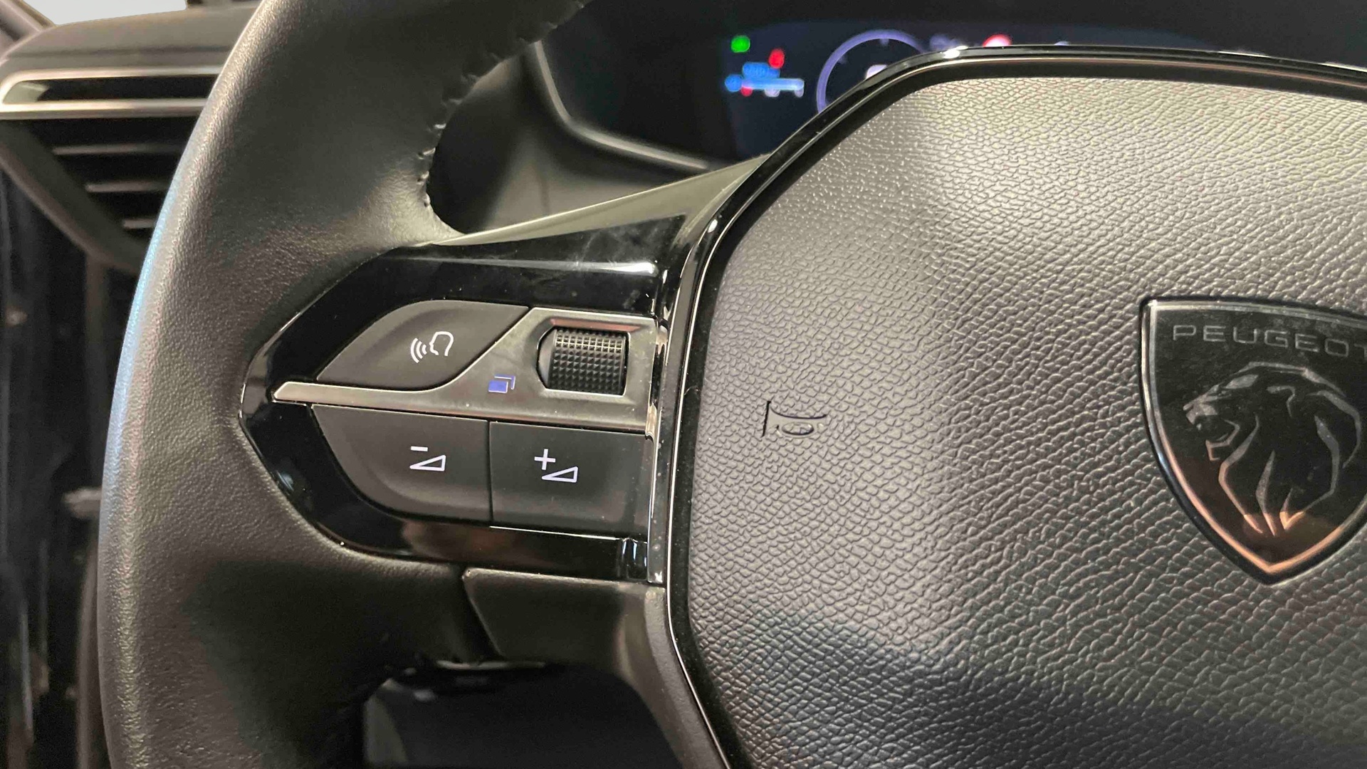 PEUGEOT 2008 PureTech 100 S&S BVM6 Allure