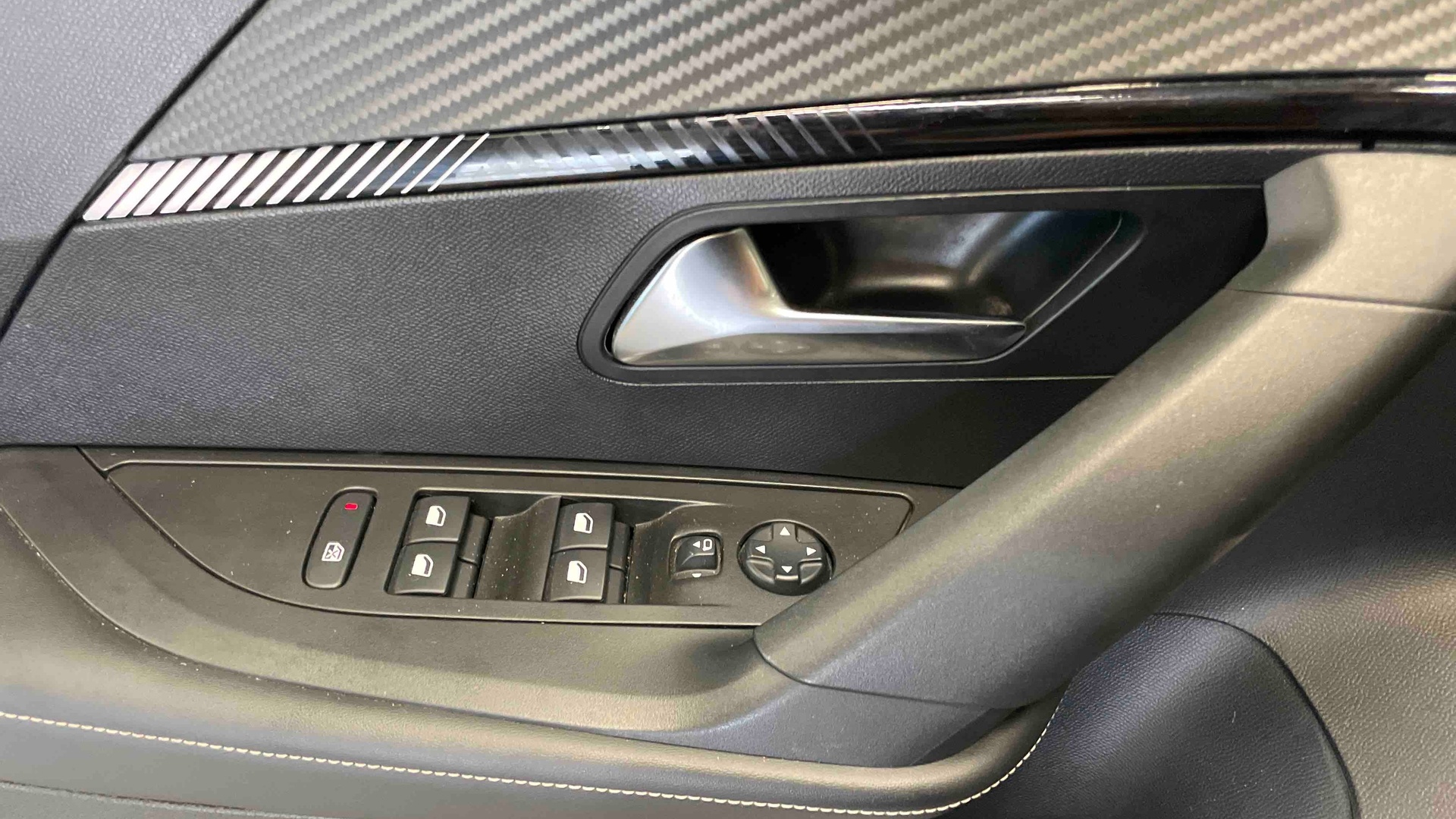 PEUGEOT 2008 PureTech 100 S&S BVM6 Allure