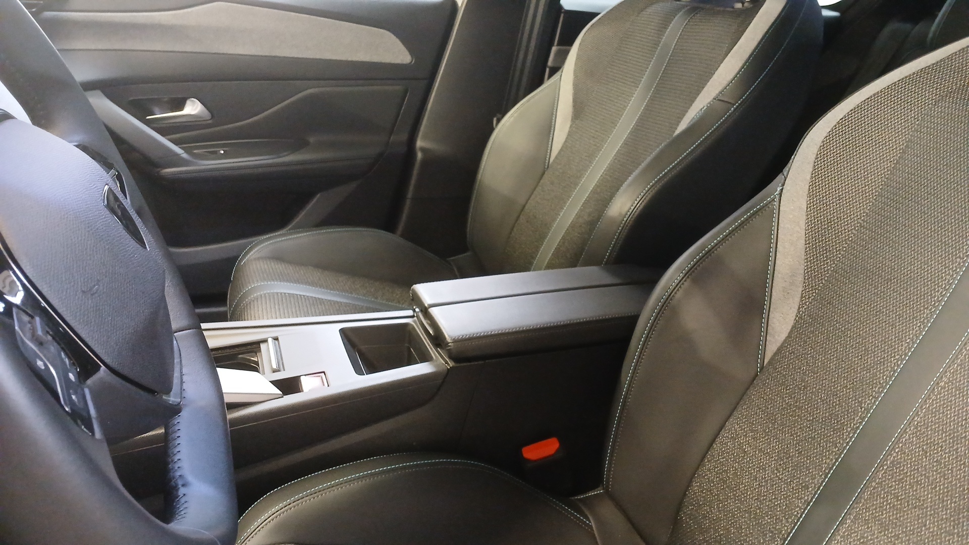 PEUGEOT 308 Allure Hybrid 145 ch e-DCS6