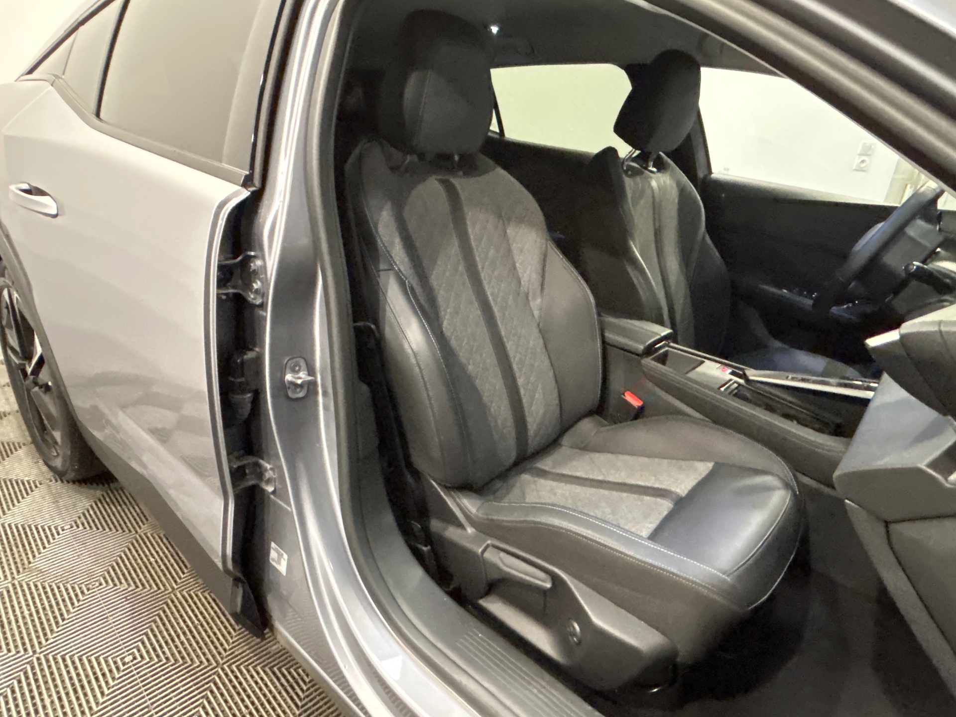PEUGEOT 408 ALLURE PURETECH 130 S&S EAT8