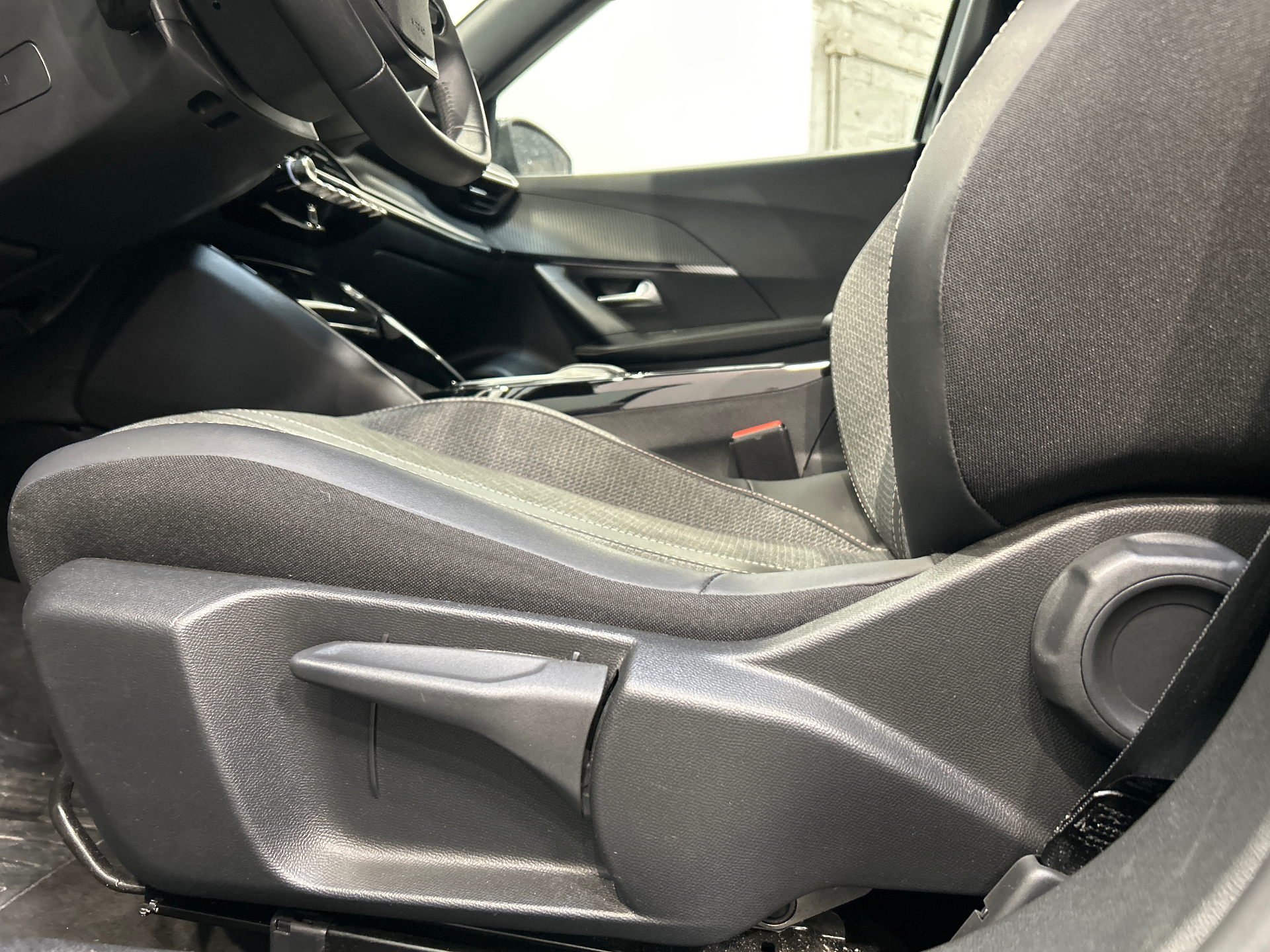 PEUGEOT 2008 PureTech 130 S&S EAT8 Allure