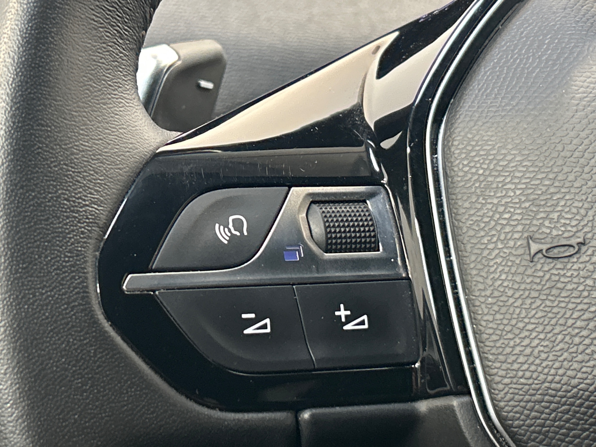 PEUGEOT 3008 Hybrid 136 e-DCS6 Allure Pack
