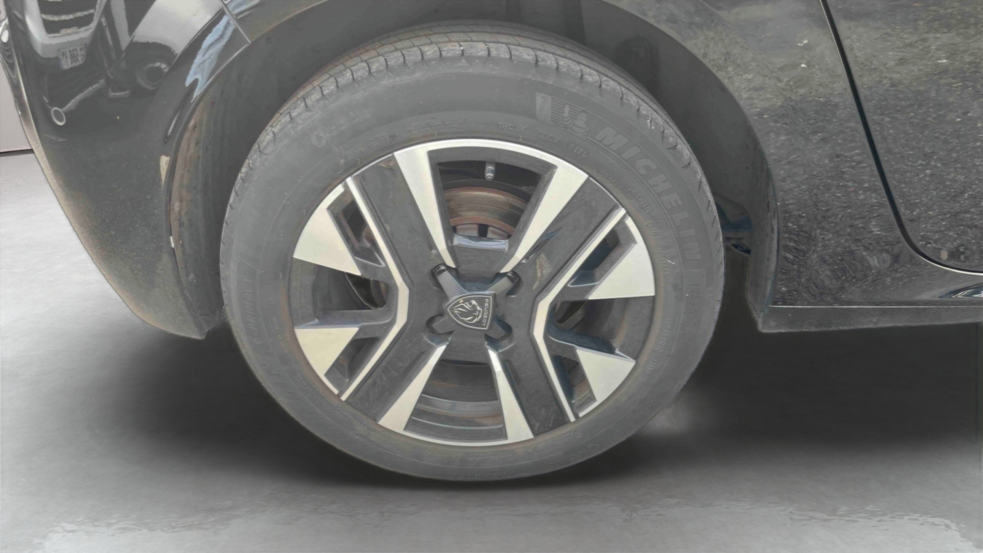 PEUGEOT 208 PureTech 100 S&S BVM6 Allure