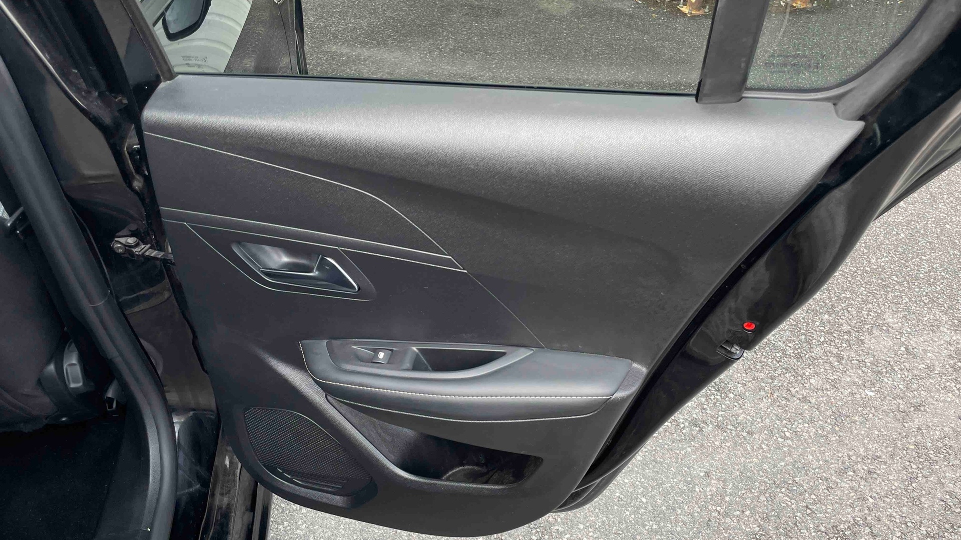 PEUGEOT 208 PureTech 100 S&S BVM6 Allure