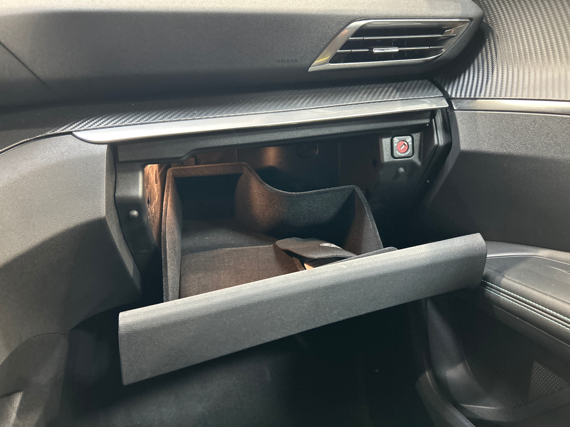 PEUGEOT 3008 Hybrid 136 e-DCS6 Allure Pack
