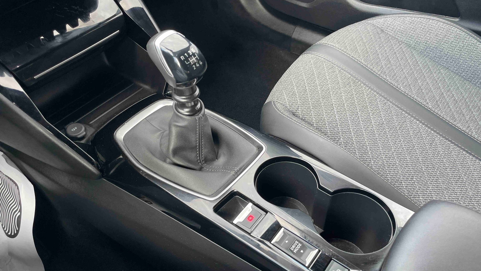 PEUGEOT 2008 PureTech 100 S&S BVM6 Allure