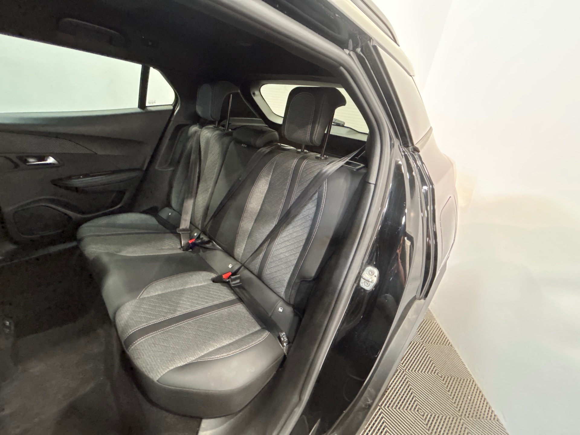 PEUGEOT 2008 PureTech 130 S&S EAT8 Allure