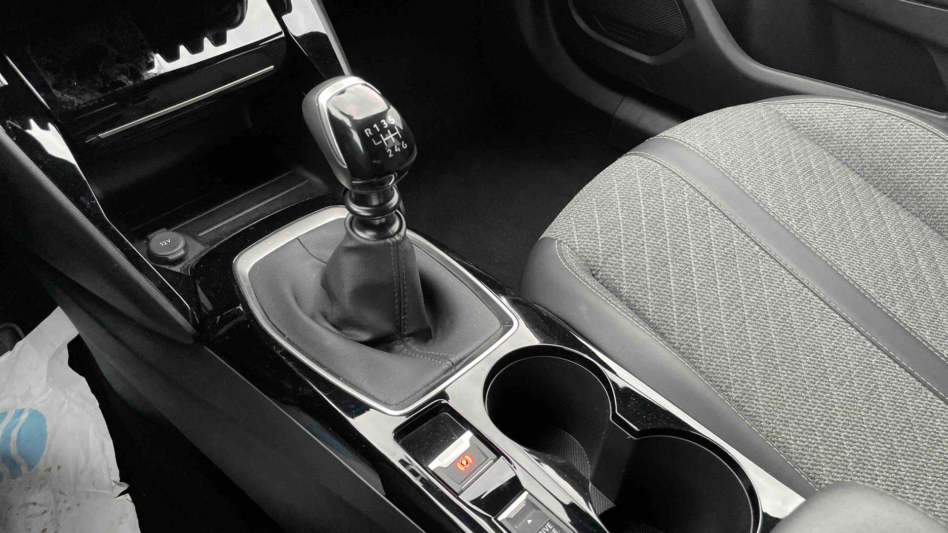 PEUGEOT 2008 PureTech 100 S&S BVM6 Allure