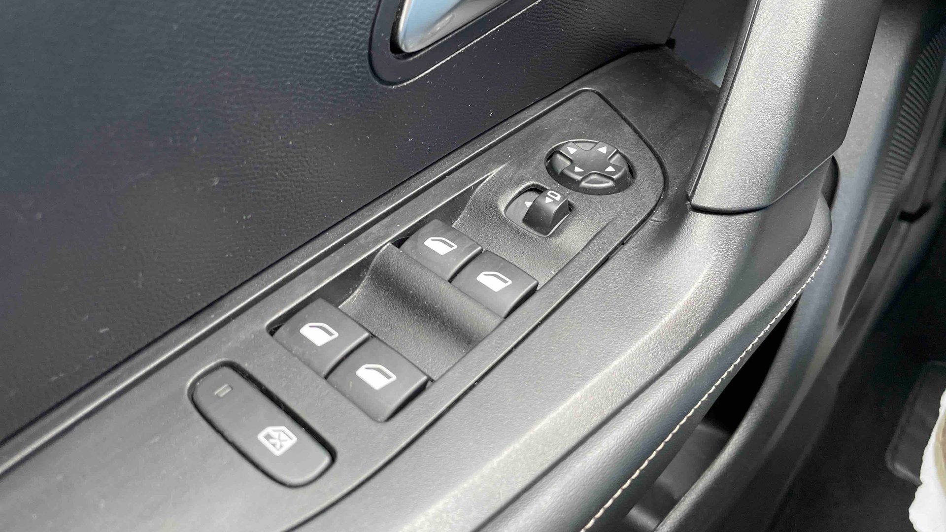 PEUGEOT 2008 PureTech 100 S&S BVM6 Allure