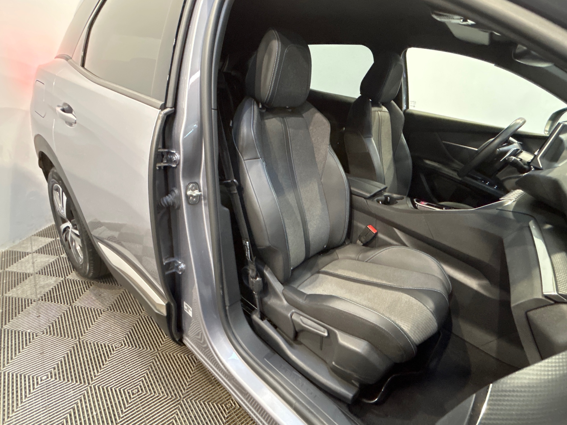 PEUGEOT 3008 Hybrid 136 e-DCS6 Allure Pack