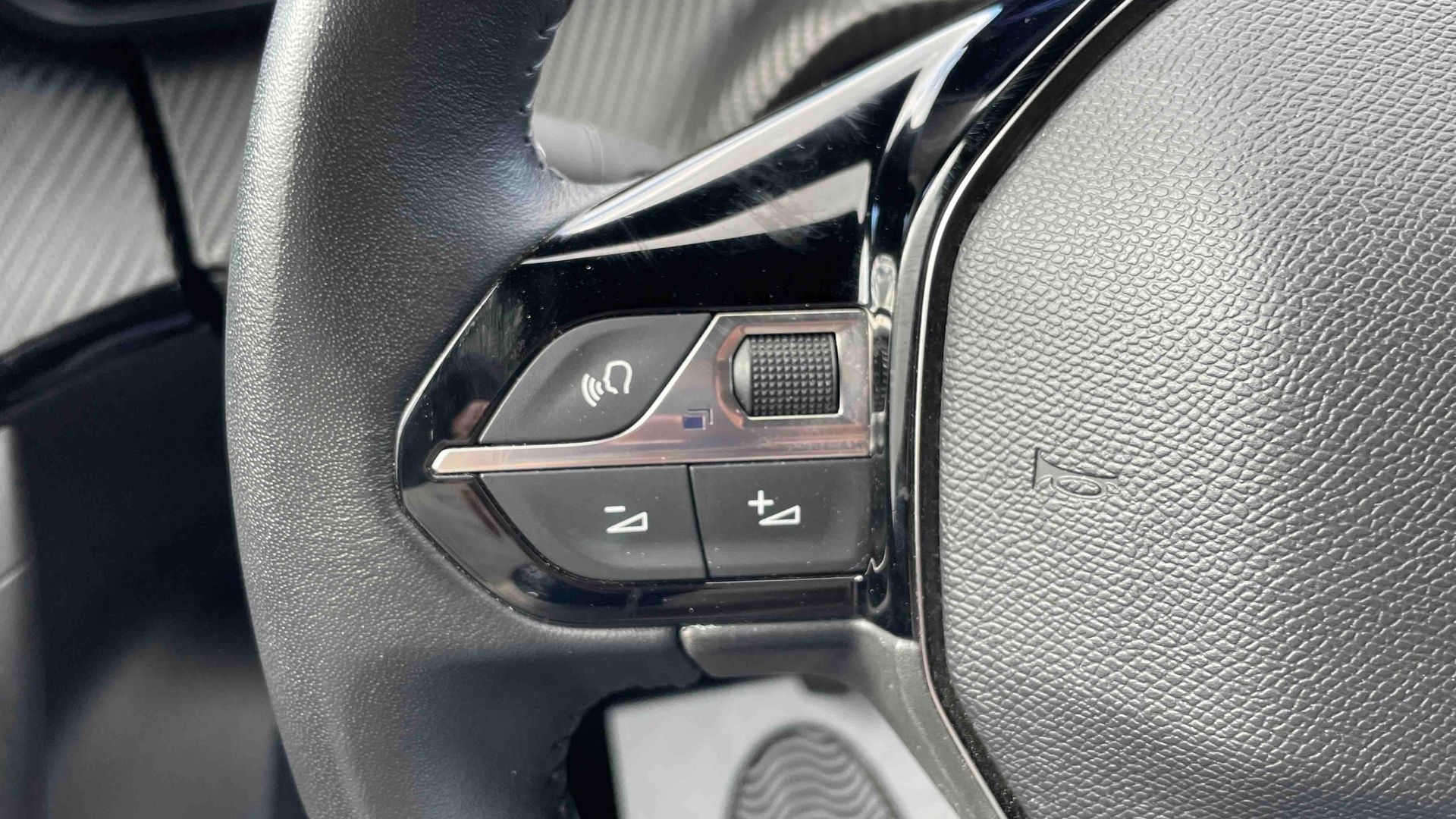 PEUGEOT 2008 PureTech 100 S&S BVM6 Allure
