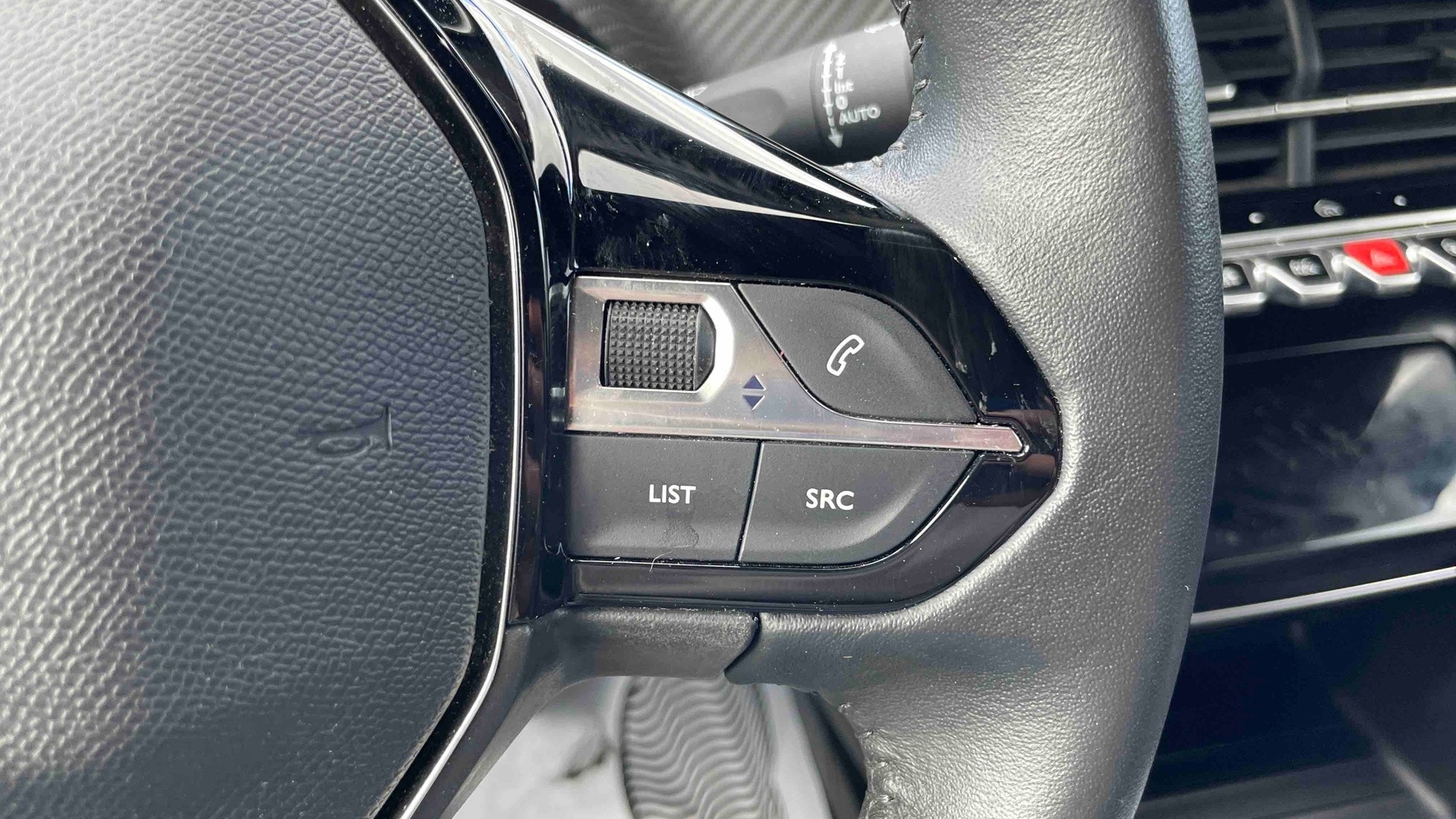 PEUGEOT 2008 PureTech 100 S&S BVM6 Allure