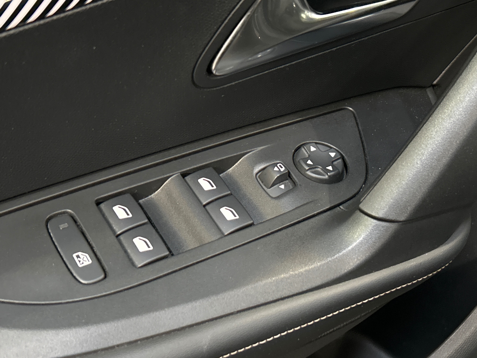 PEUGEOT 2008 PureTech 130 S&S EAT8 Allure