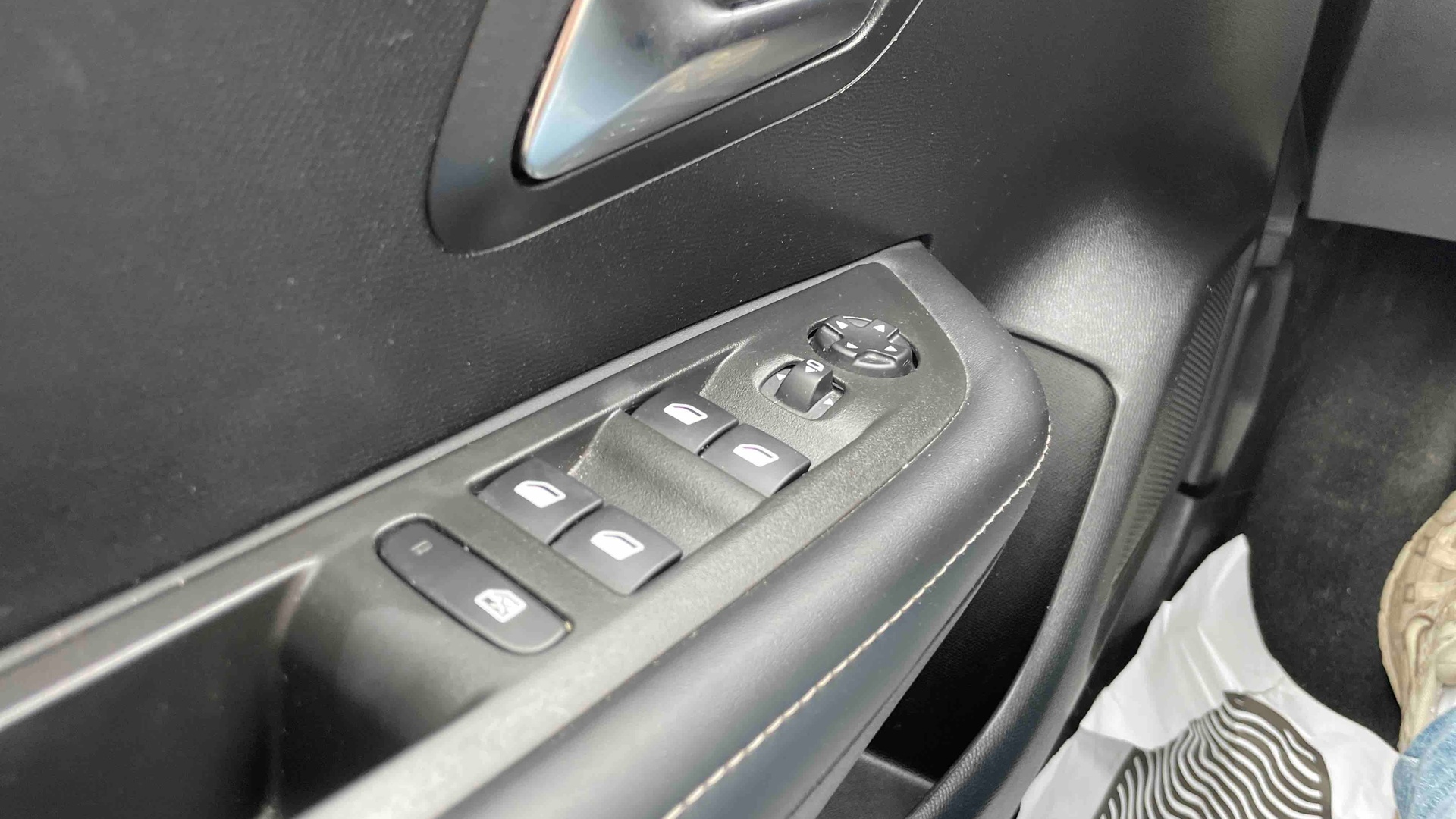 PEUGEOT 208 PureTech 100 S&S BVM6 Allure