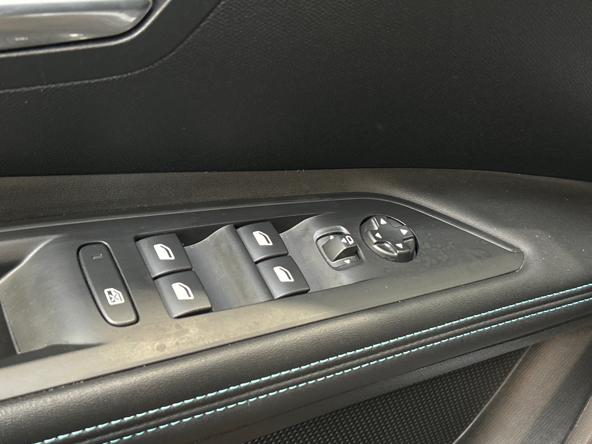 PEUGEOT 3008 Hybrid 136 e-DCS6 Allure Pack