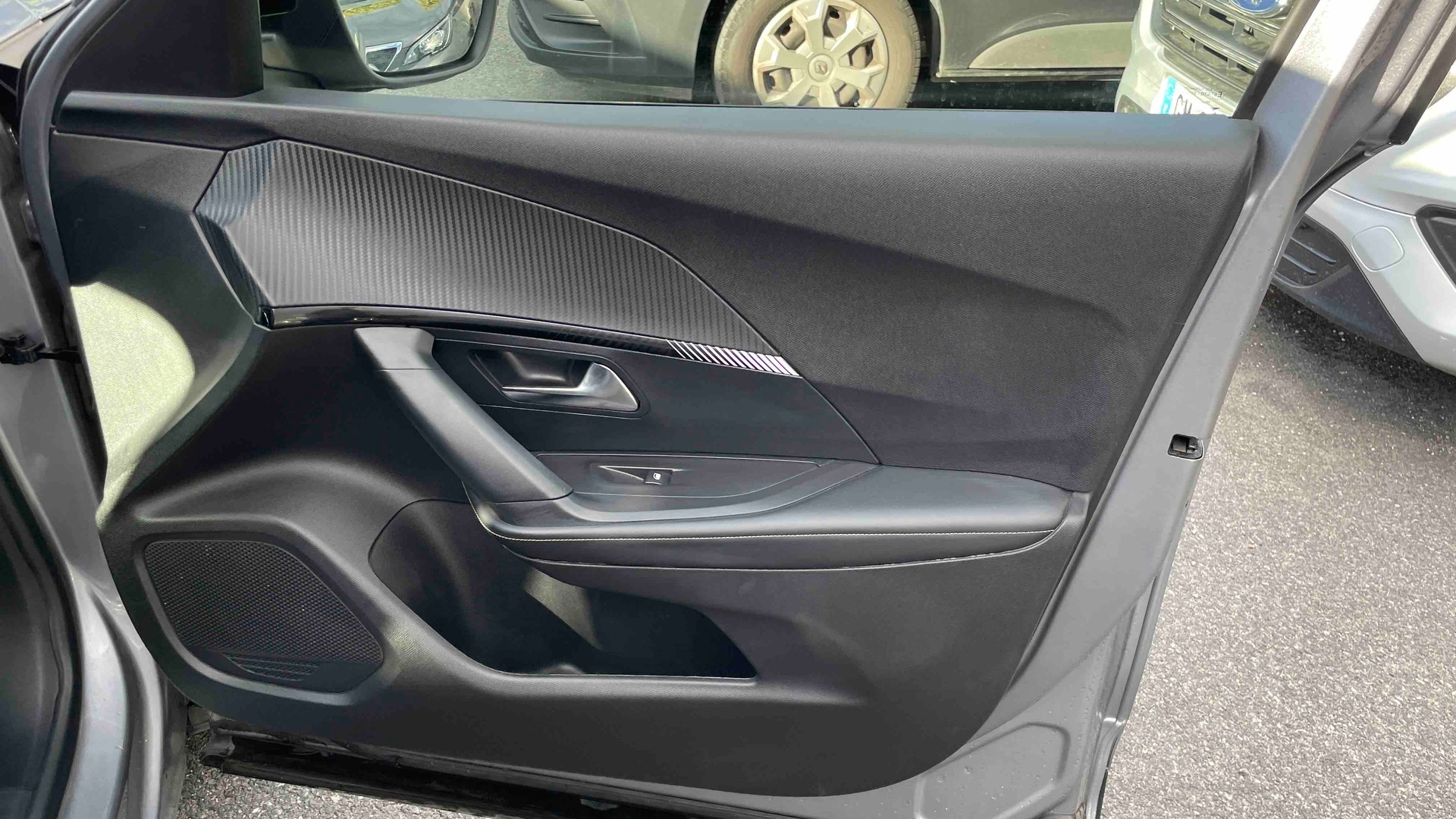 PEUGEOT 2008 PureTech 100 S&S BVM6 Allure