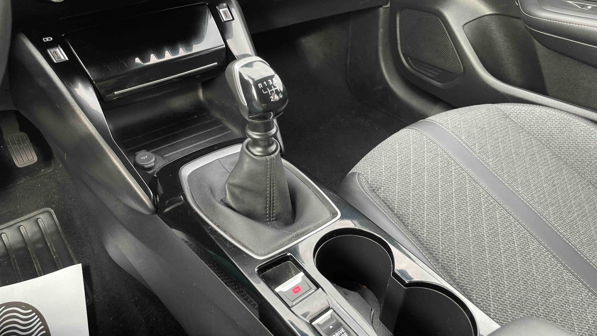 PEUGEOT 208 PureTech 100 S&S BVM6 Allure