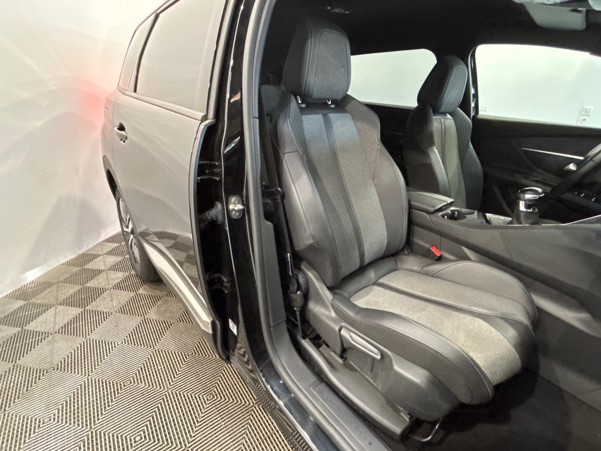 PEUGEOT 5008 ALLURE PK PTECH 130 S&S BVM6